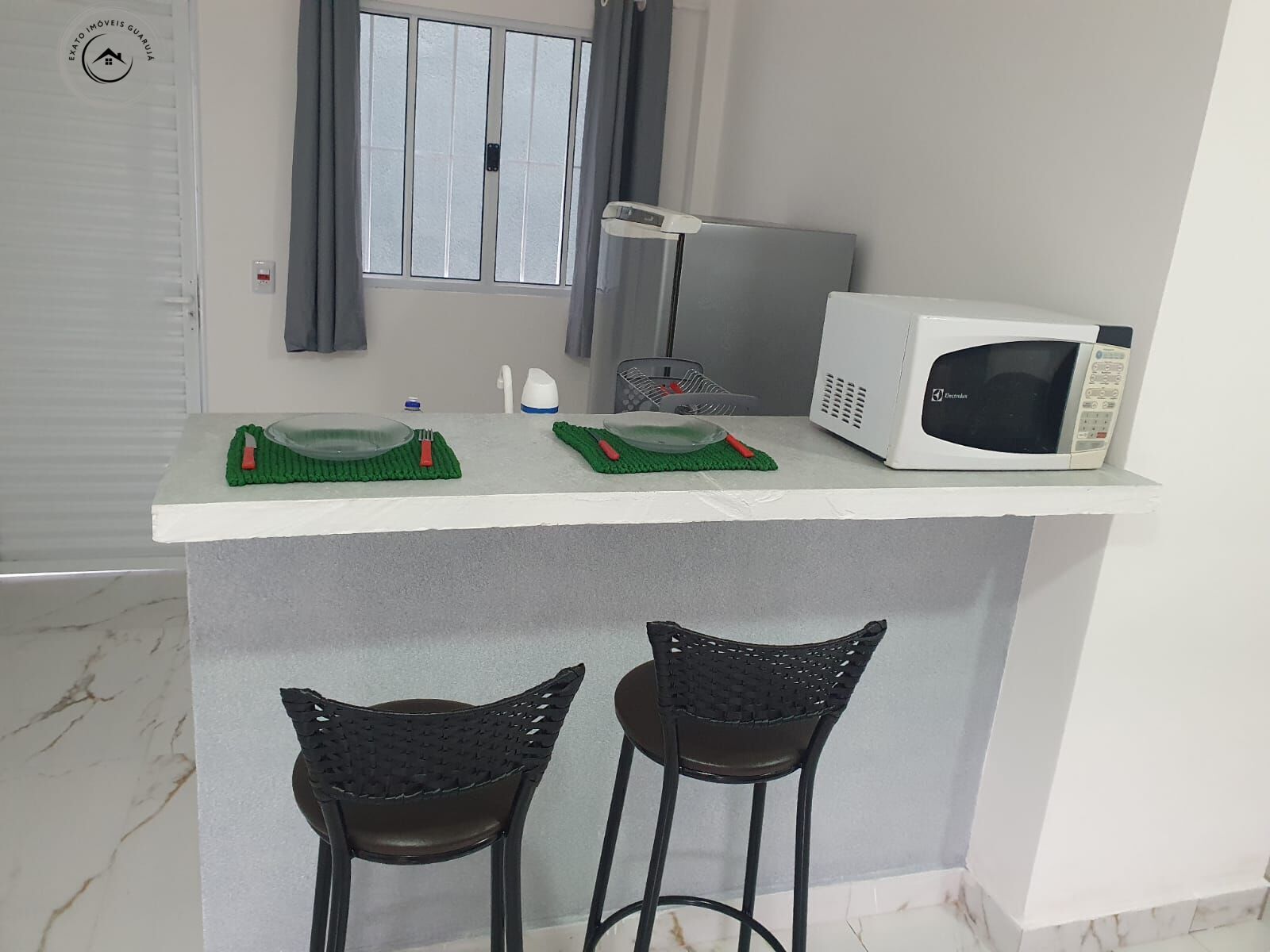 Kitnet térrea na praia da enseada para locação de temporada.