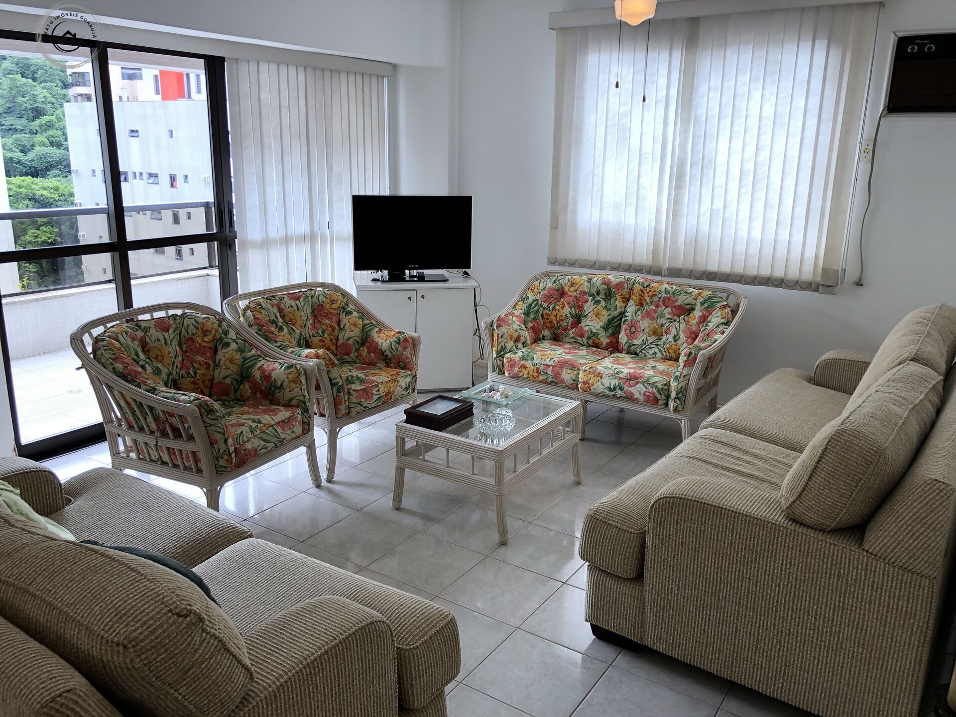 Apartamento padrão de 03 dormitórios para venda nas pitangue
