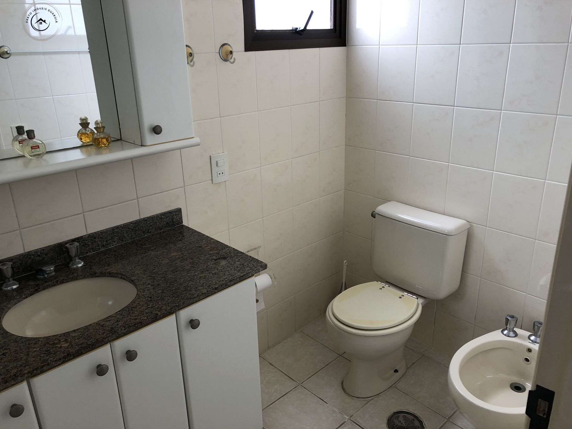 Apartamento padrão de 03 dormitórios para venda nas pitangue