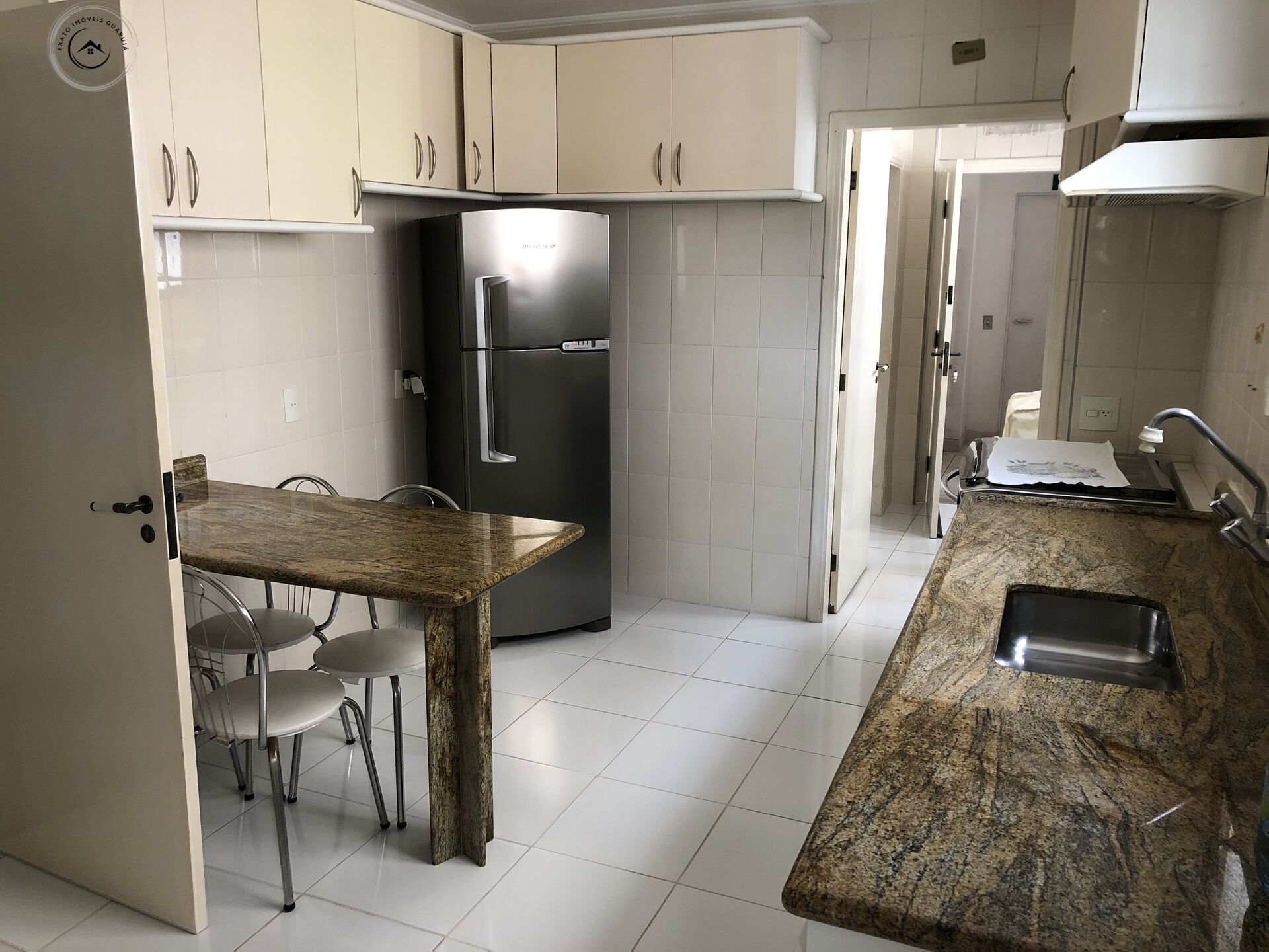 Apartamento padrão de 03 dormitórios para venda nas pitangue
