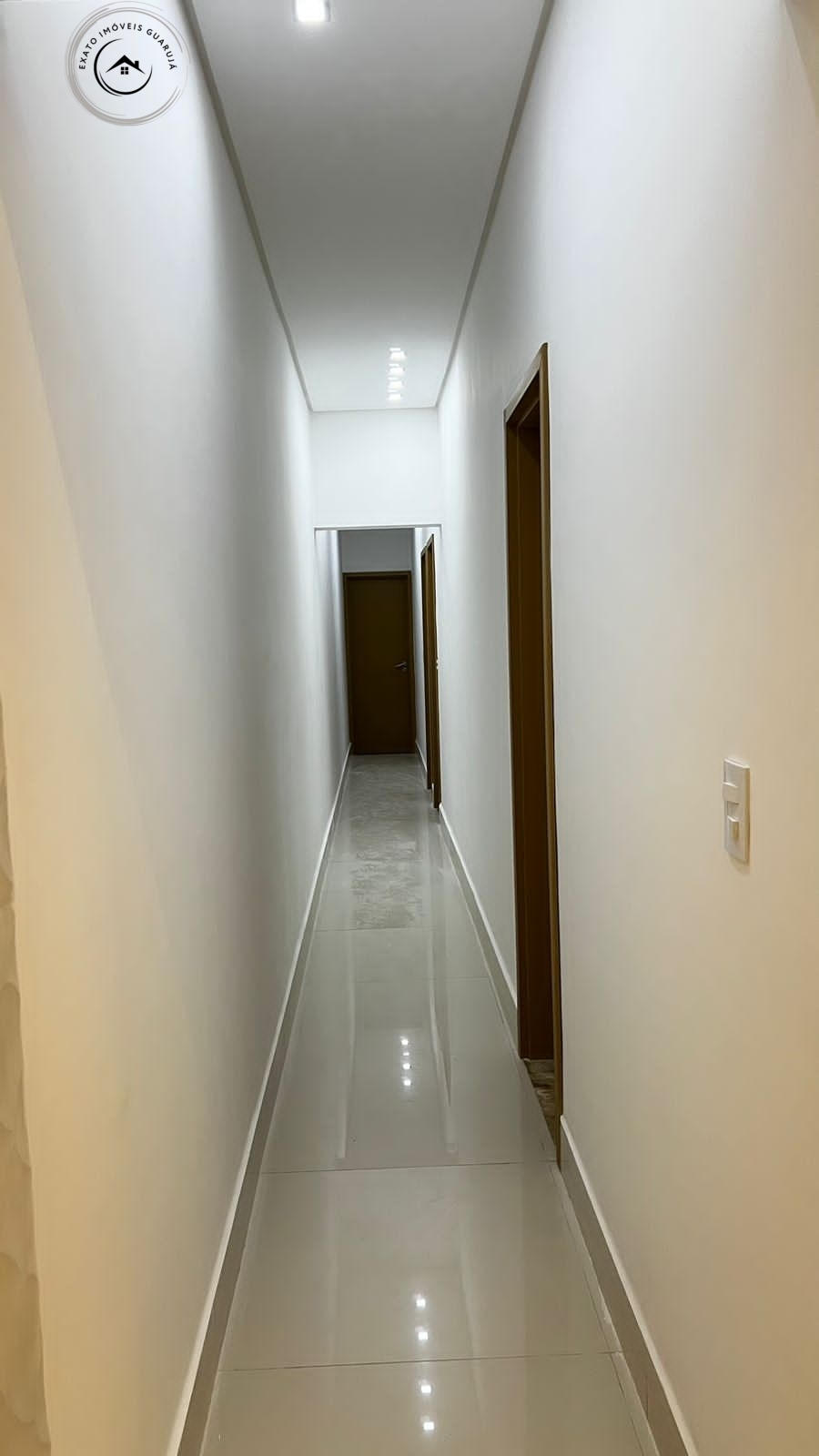 Linda casa térrea alto padrão de 03 dormitórios para venda n