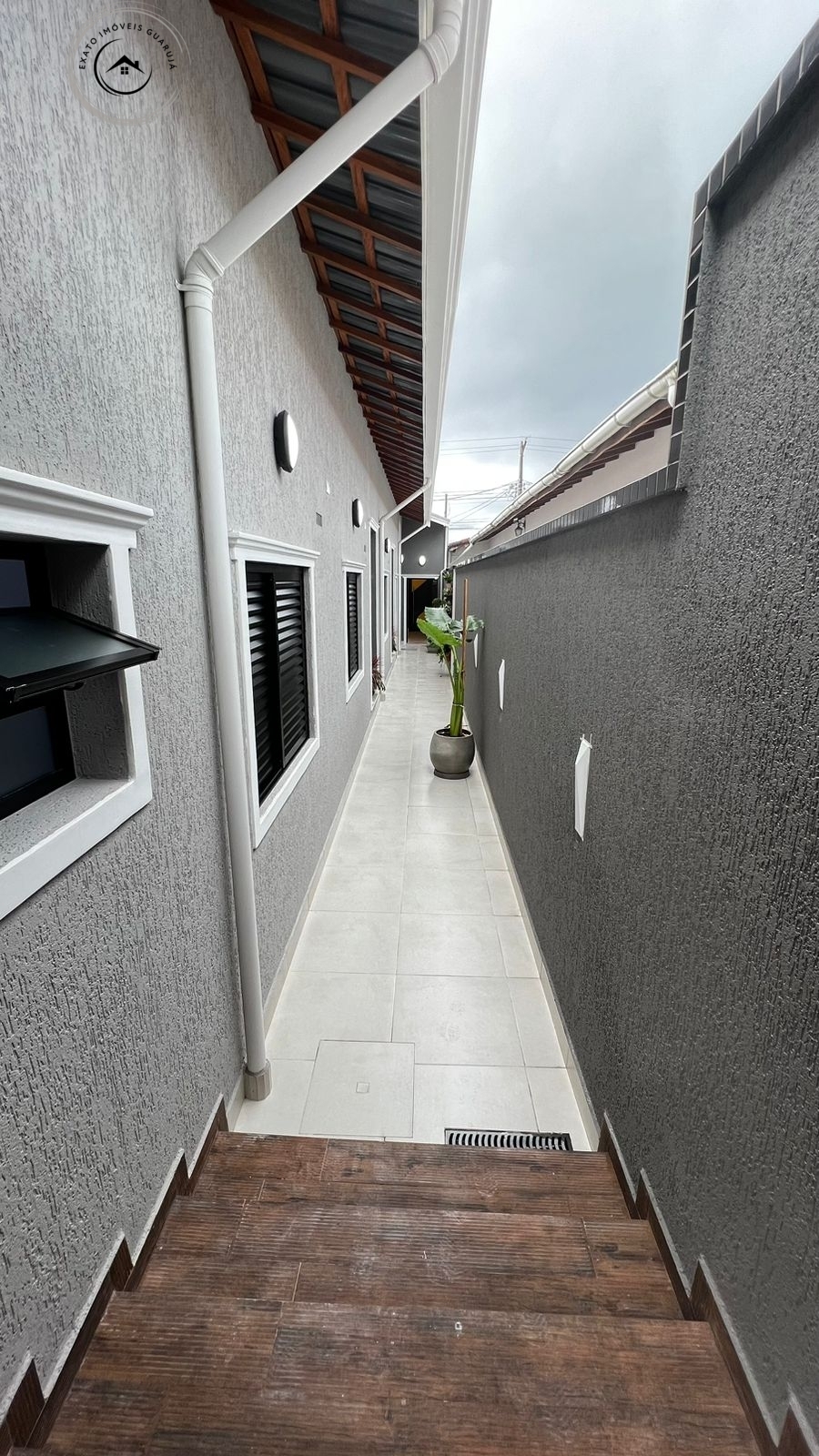 Linda casa térrea alto padrão de 03 dormitórios para venda n