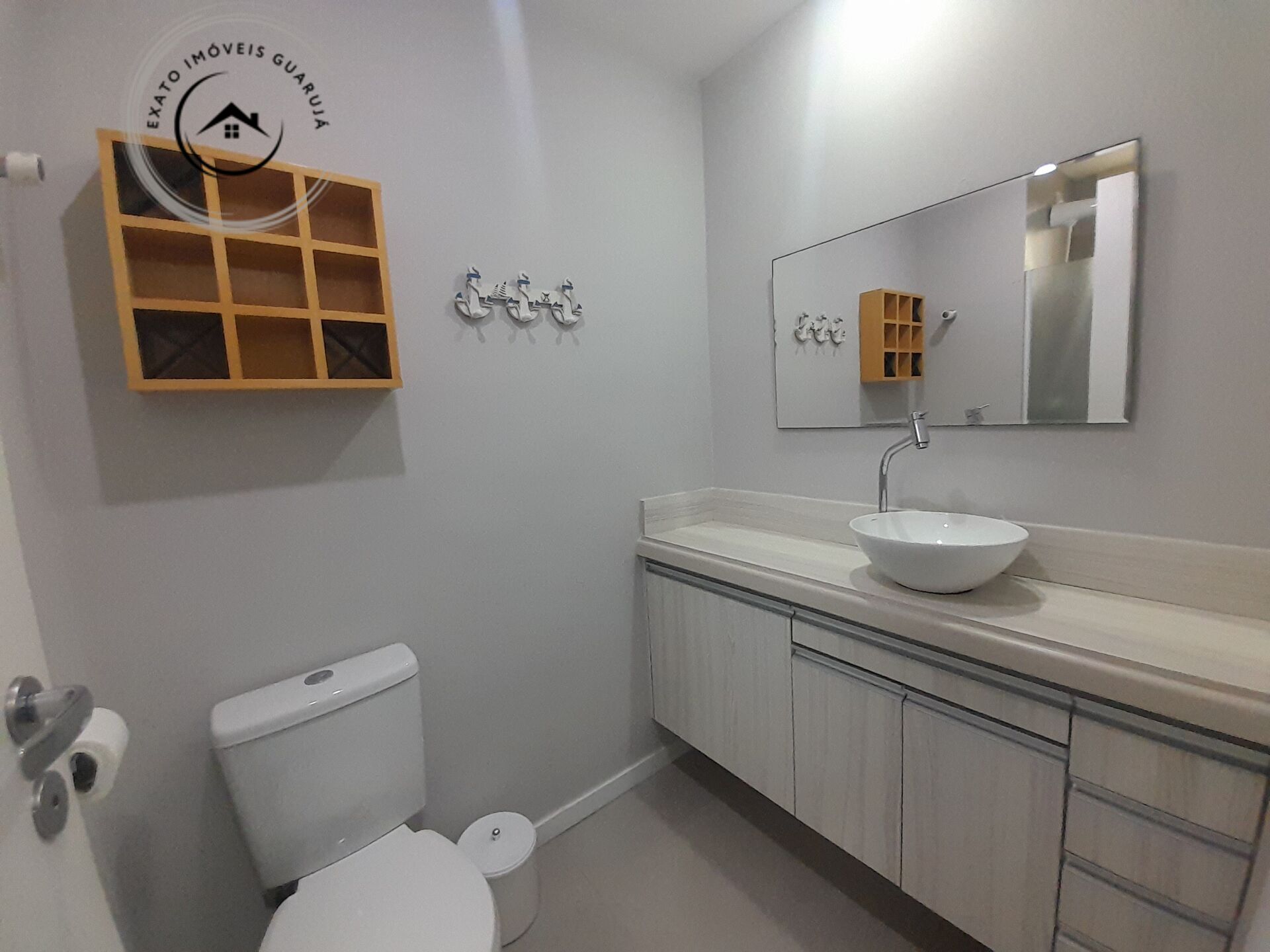 Apartamento padrão de 02 dormitórios para locação anual na p
