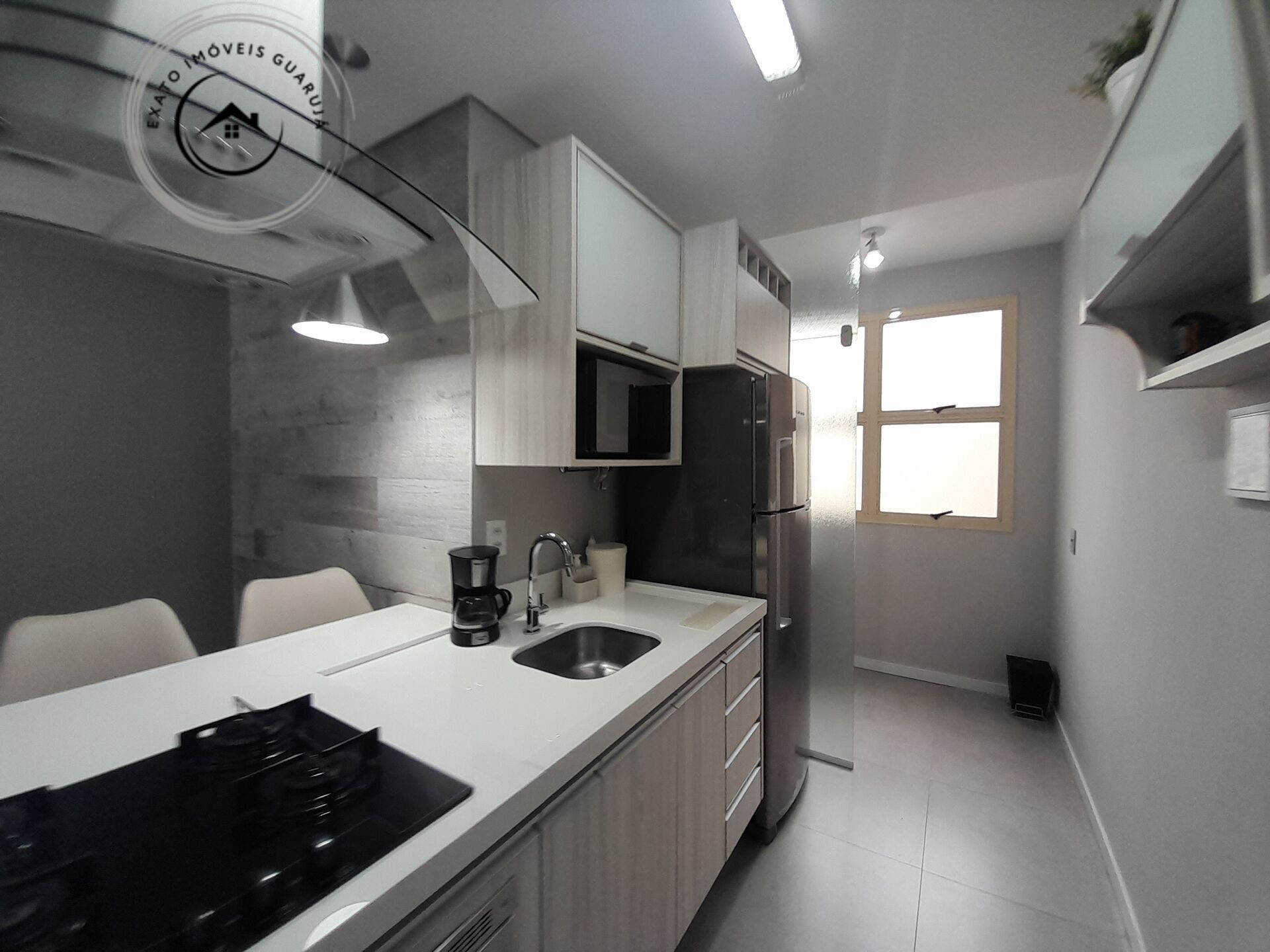 Apartamento padrão de 02 dormitórios para locação anual na p