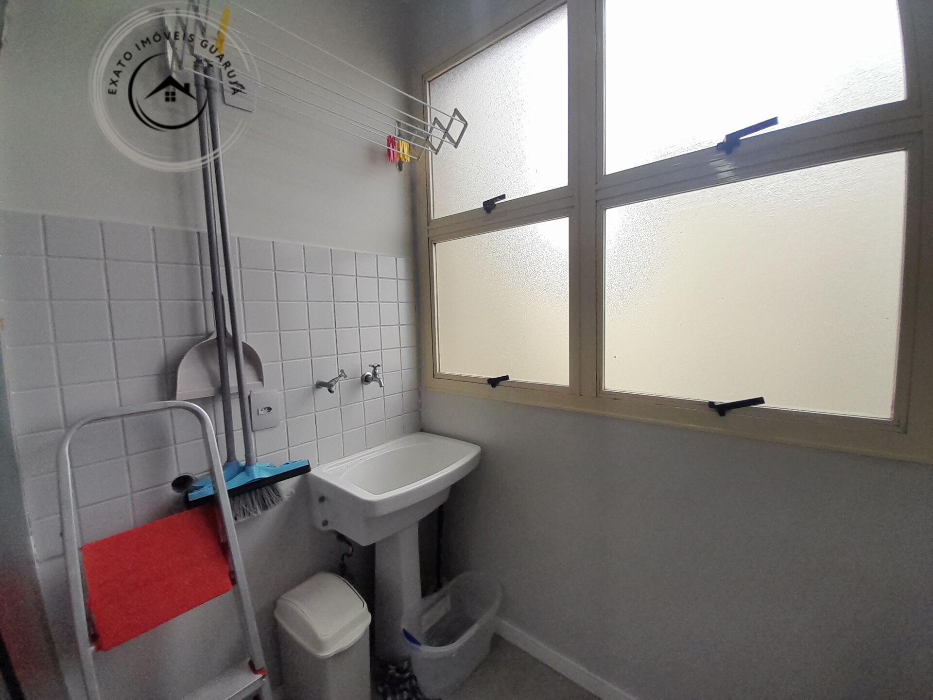 Apartamento padrão de 02 dormitórios para locação anual na p