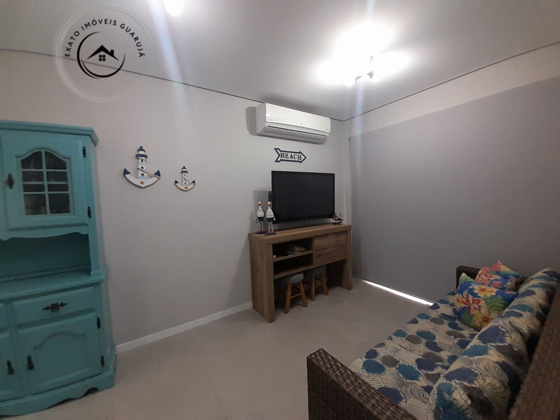 Apartamento padrão de 02 dormitórios para locação anual na p