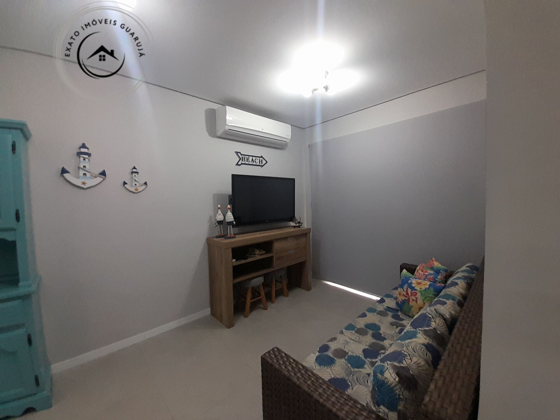 Apartamento padrão de 02 dormitórios para locação anual na p