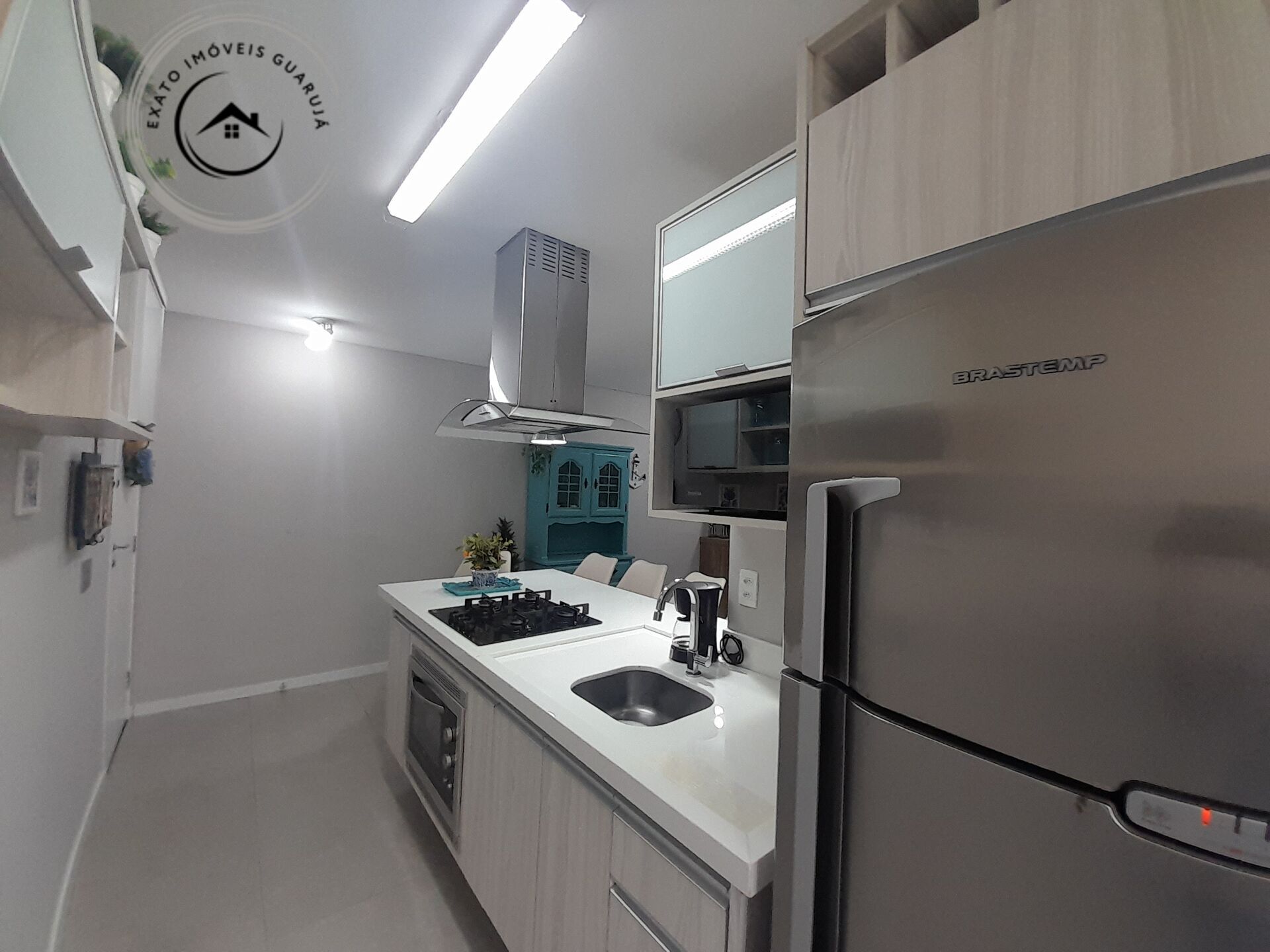 Apartamento padrão de 02 dormitórios para locação anual na p