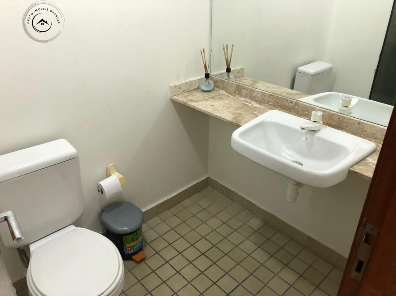Apartamento de 02 dormitórios para locação de temporada na p