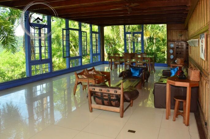 Casa alto padrão em condomínio fechado na praia da enseada.