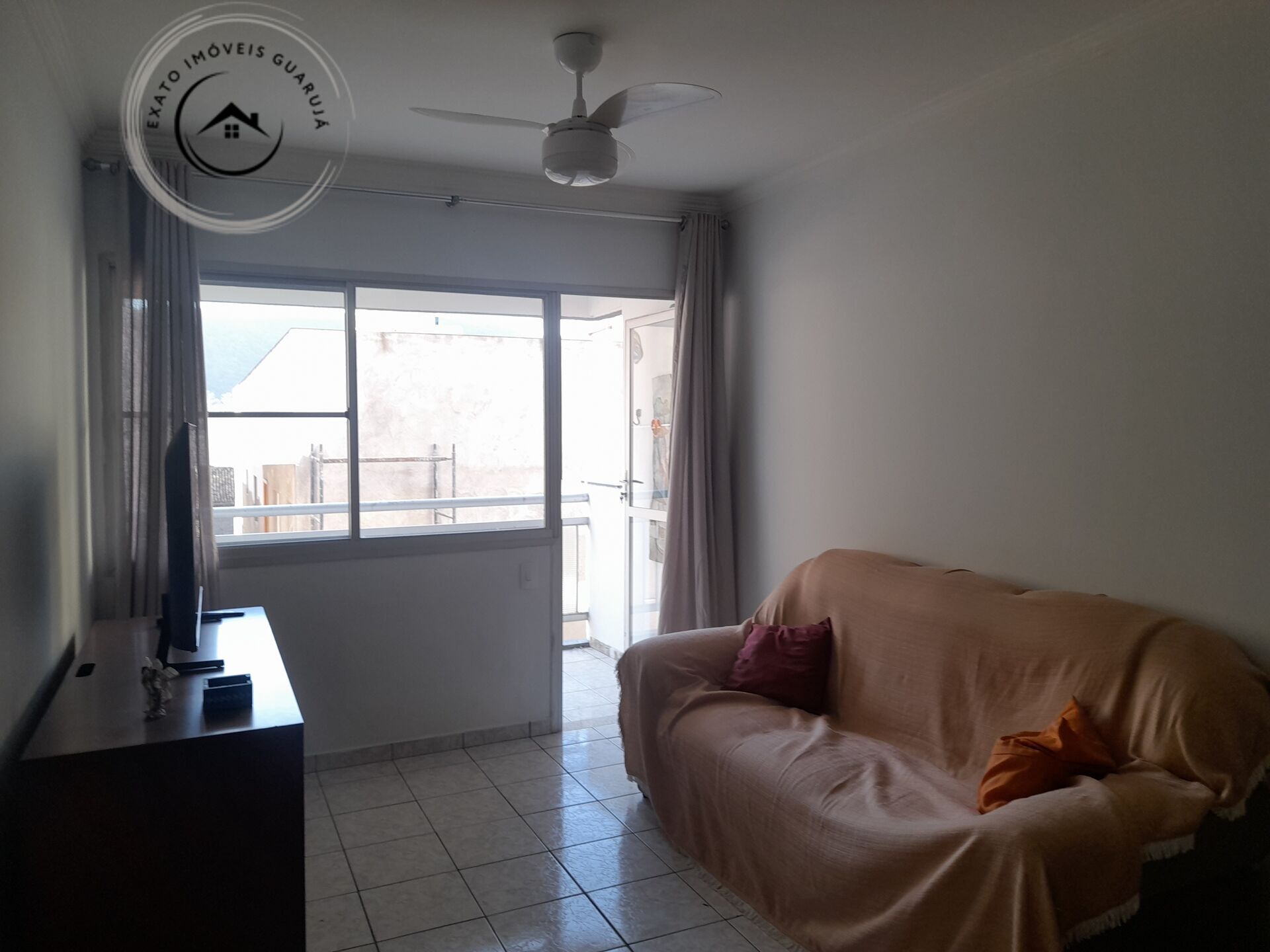 Apartamento padrão de 03 dormitórios para locação anual na p
