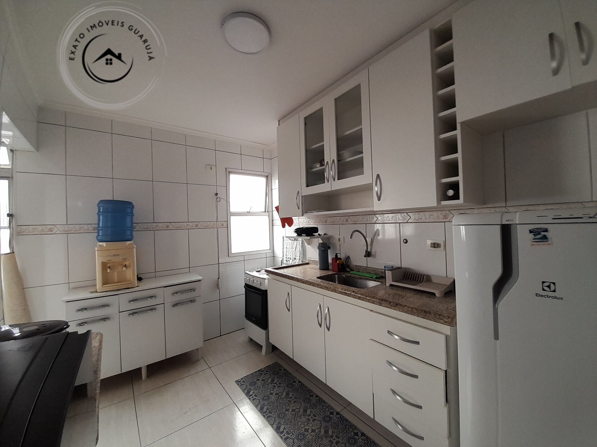 Apartamento padrão de 03 dormitórios para locação anual na p