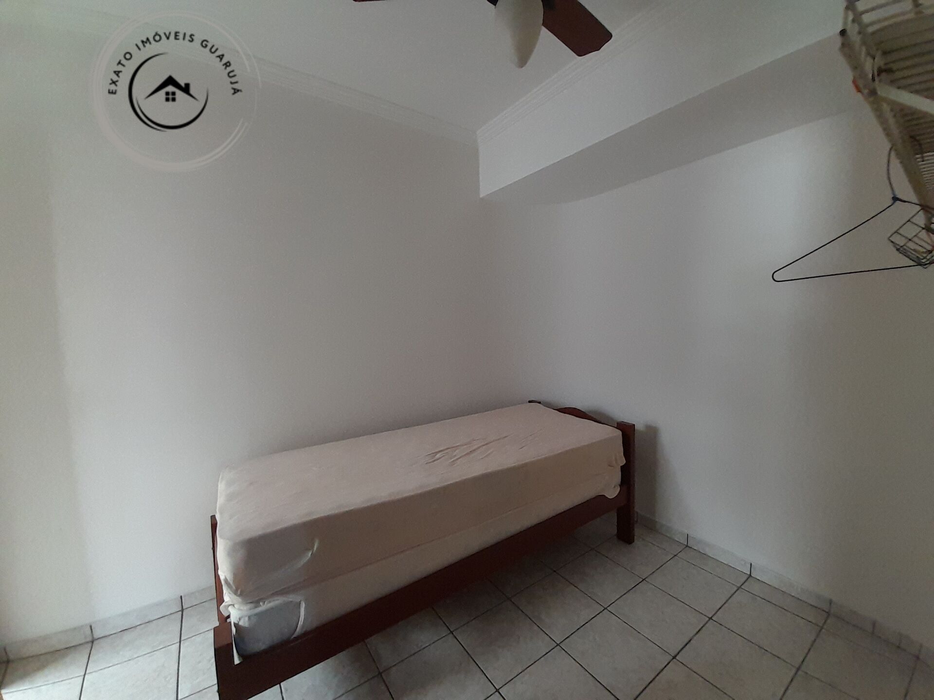 Apartamento padrão de 03 dormitórios para locação anual na p