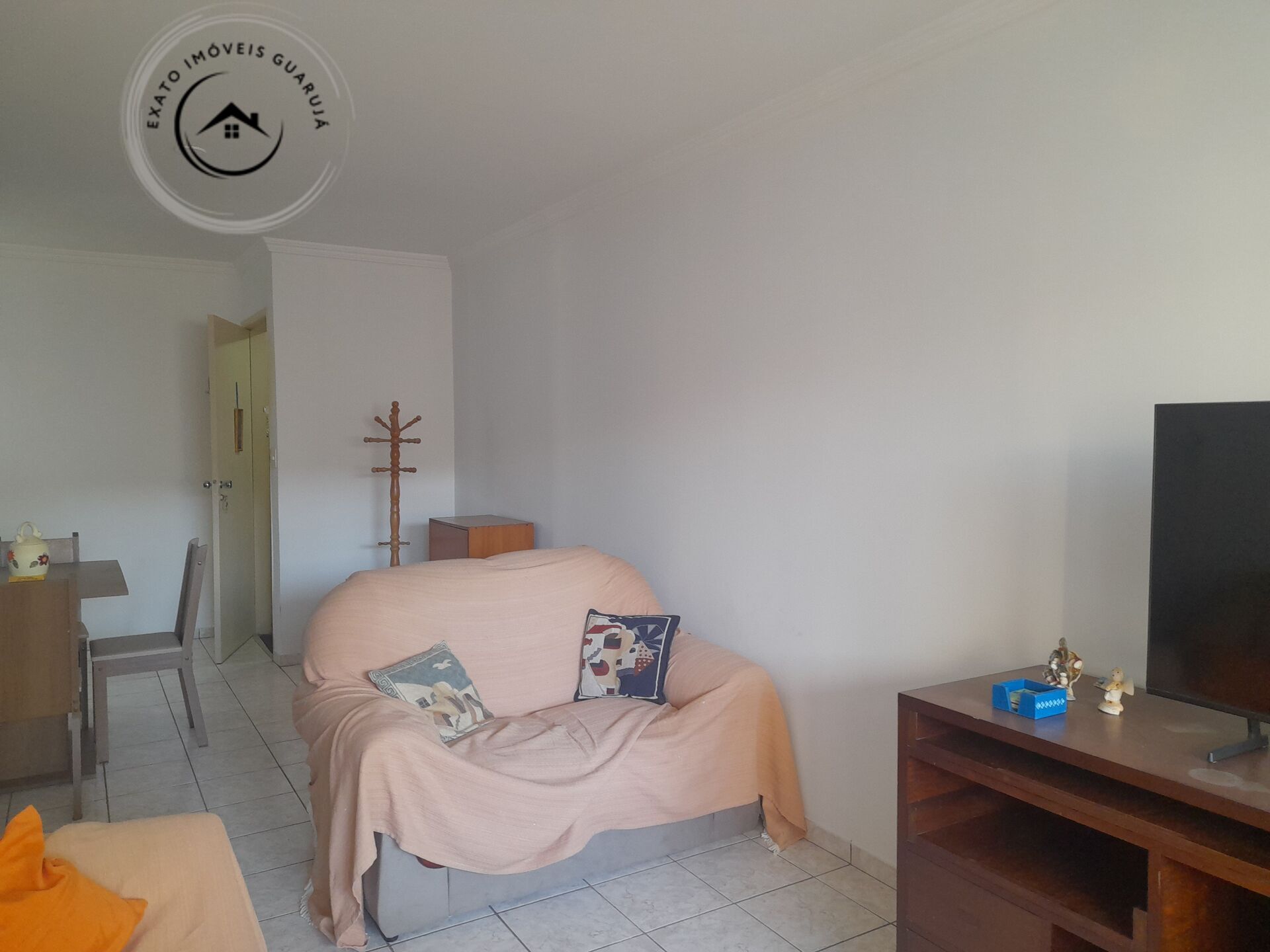Apartamento padrão de 03 dormitórios para locação anual na p