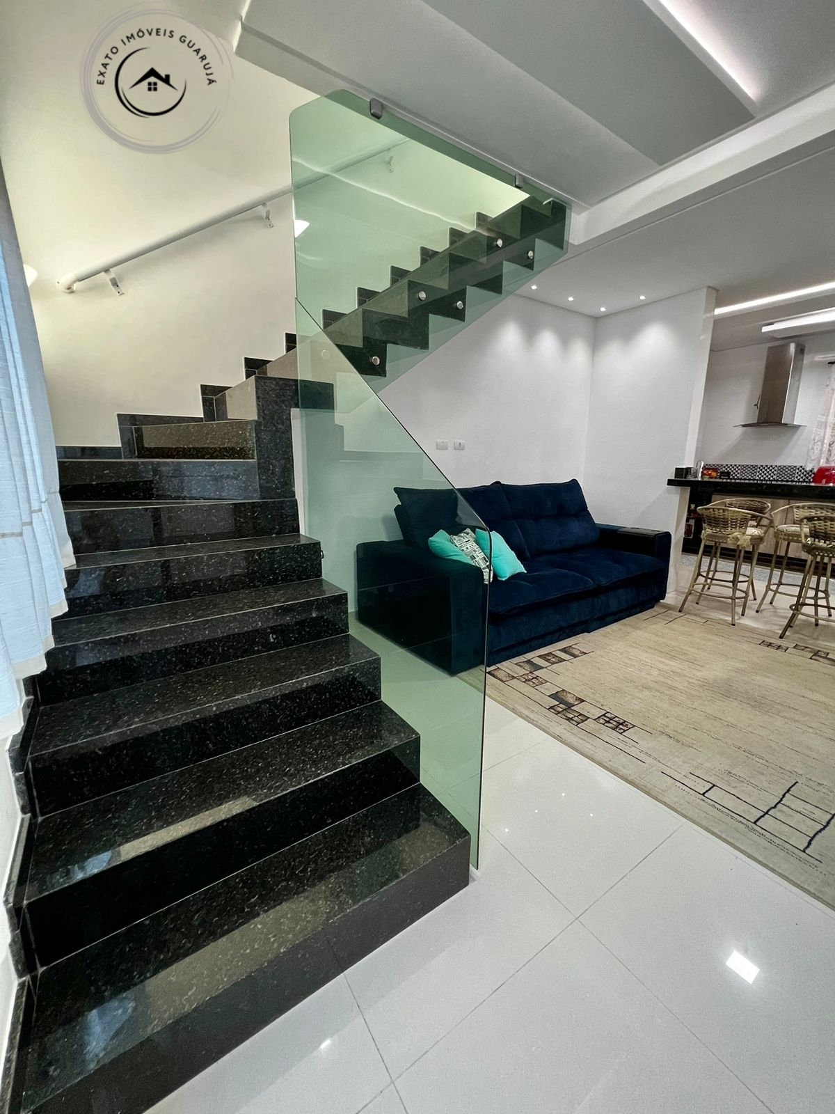 Casa sobrado de 03 dormitórios para venda na praia grande.