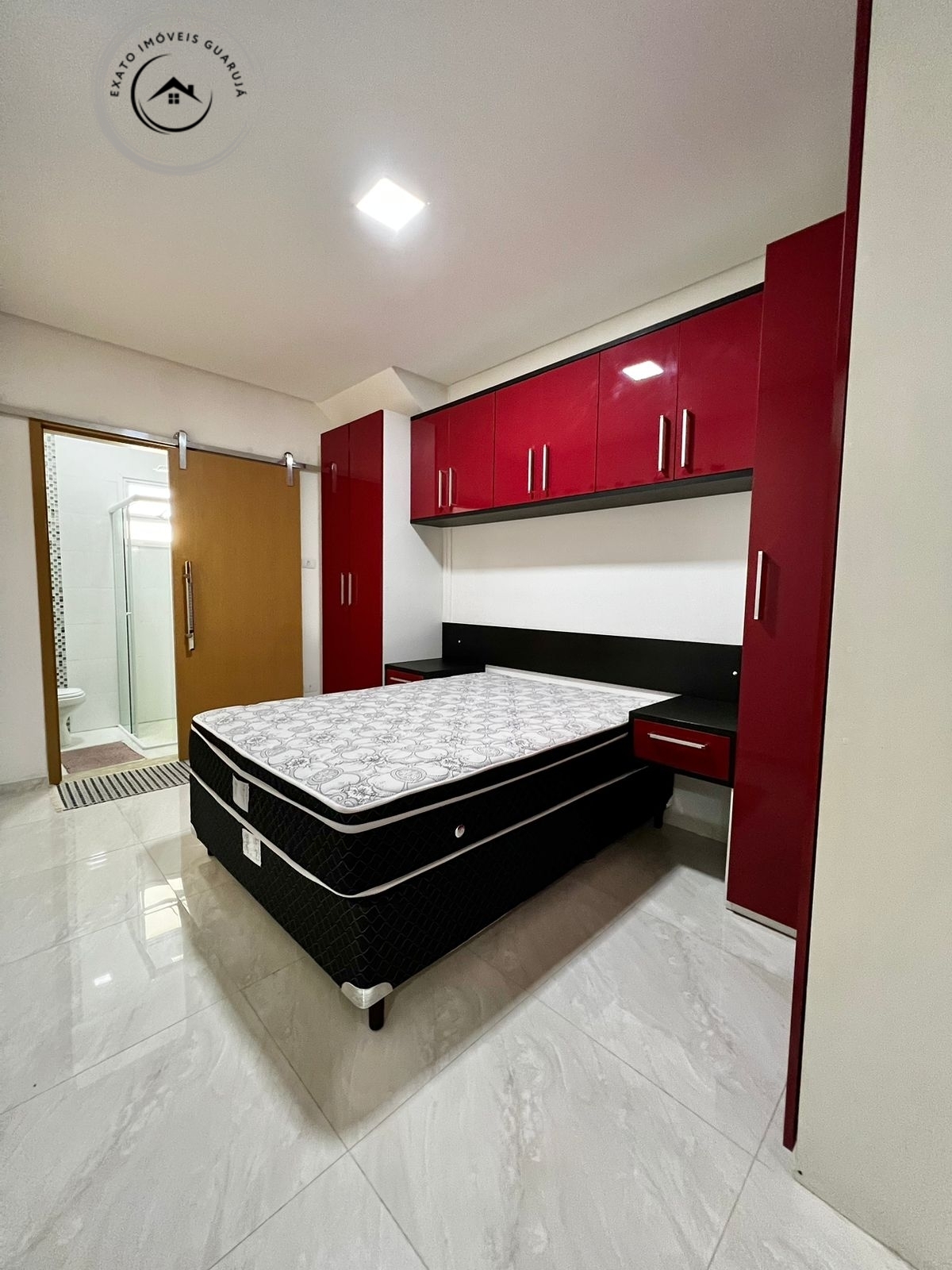 Casa sobrado de 03 dormitórios para venda na praia grande.
