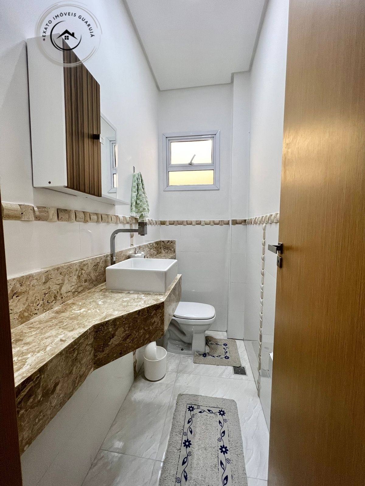 Casa sobrado de 03 dormitórios para venda na praia grande.