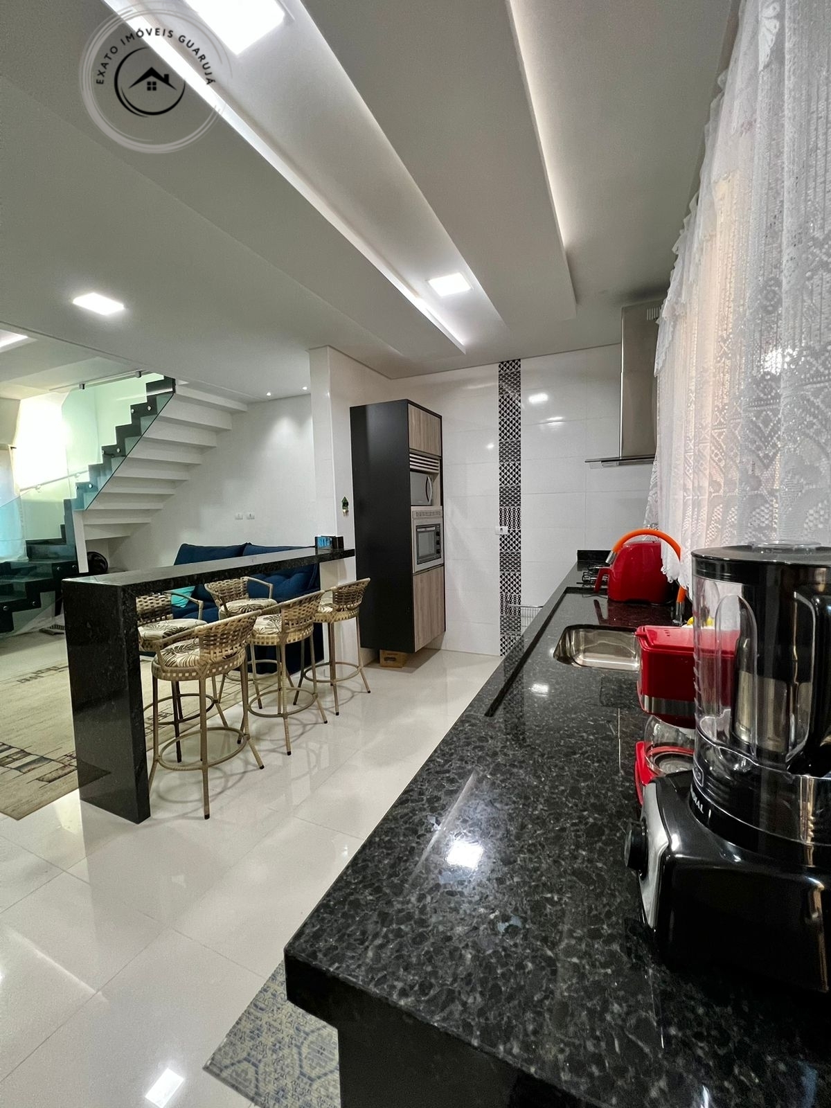 Casa sobrado de 03 dormitórios para venda na praia grande.