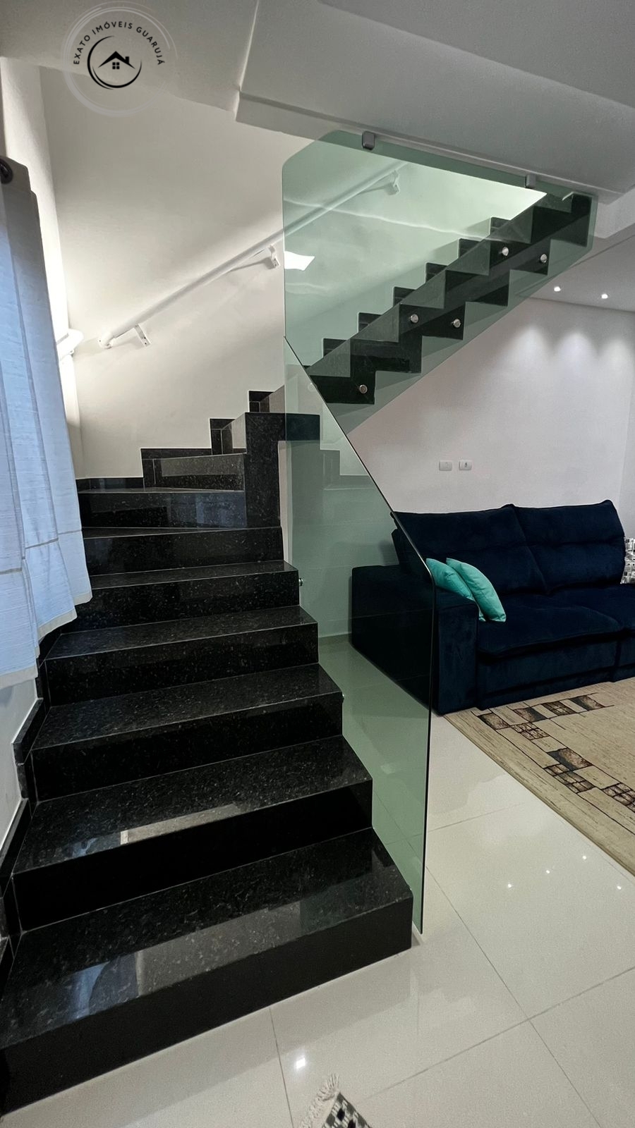 Casa sobrado de 03 dormitórios para venda na praia grande.