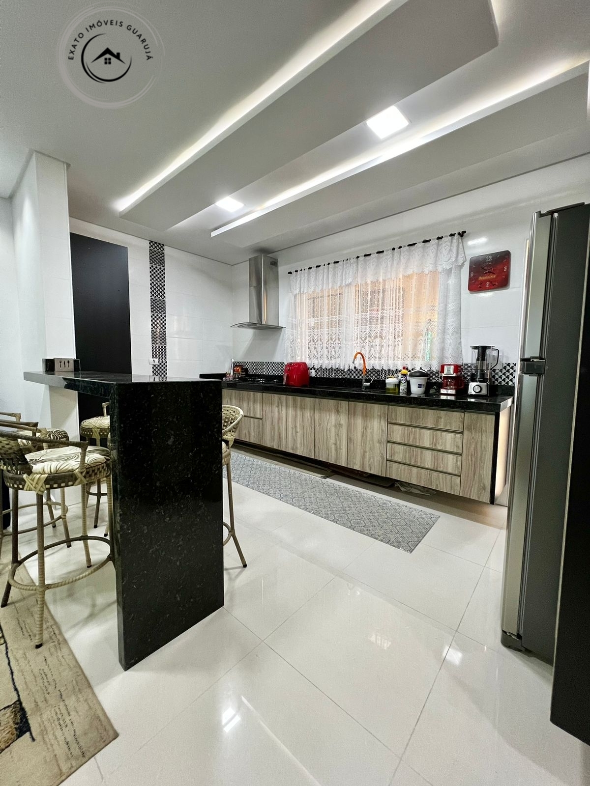 Casa sobrado de 03 dormitórios para venda na praia grande.