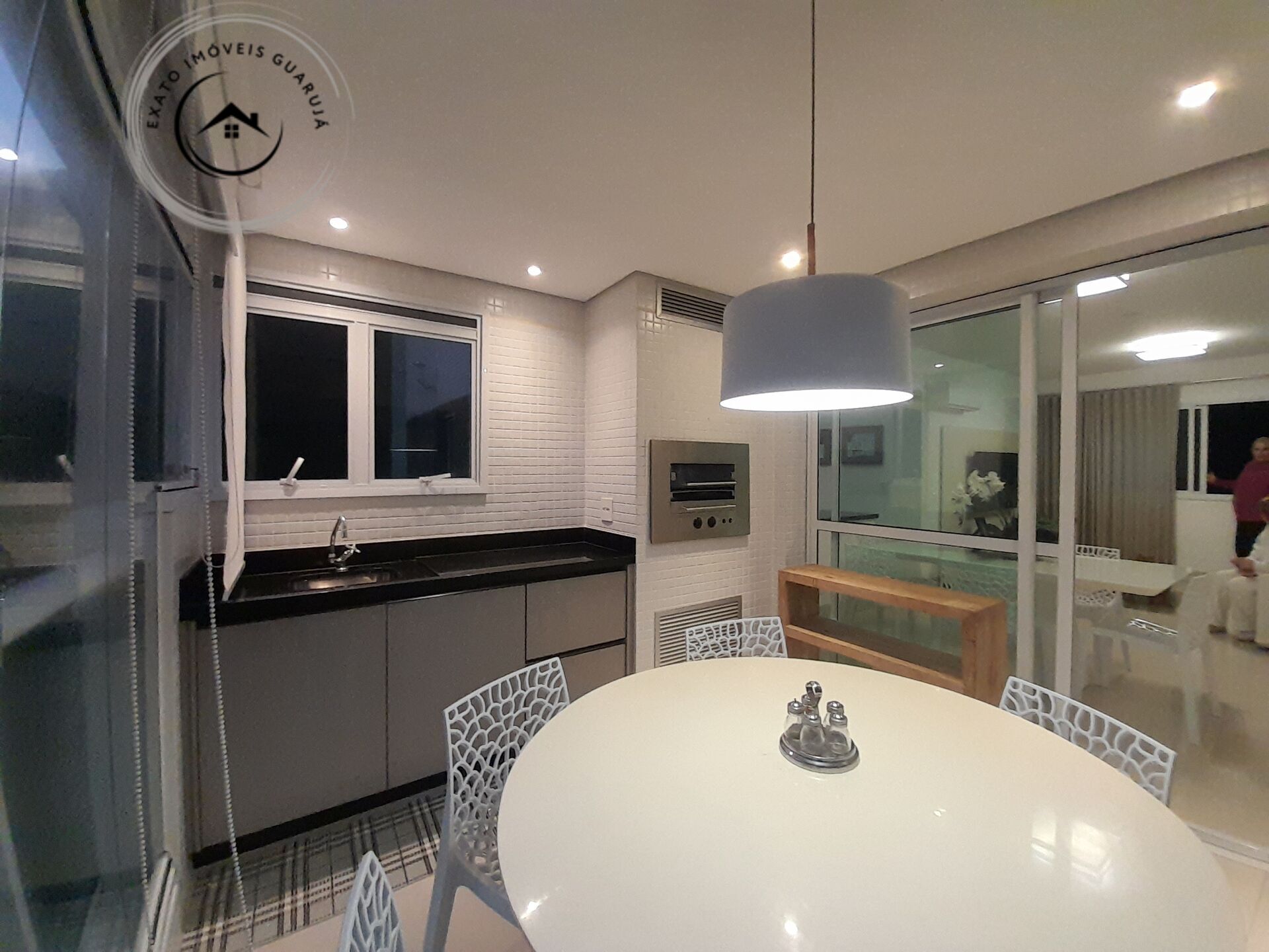 Apartamento alto padrão de 03 dormitórios para locação anual