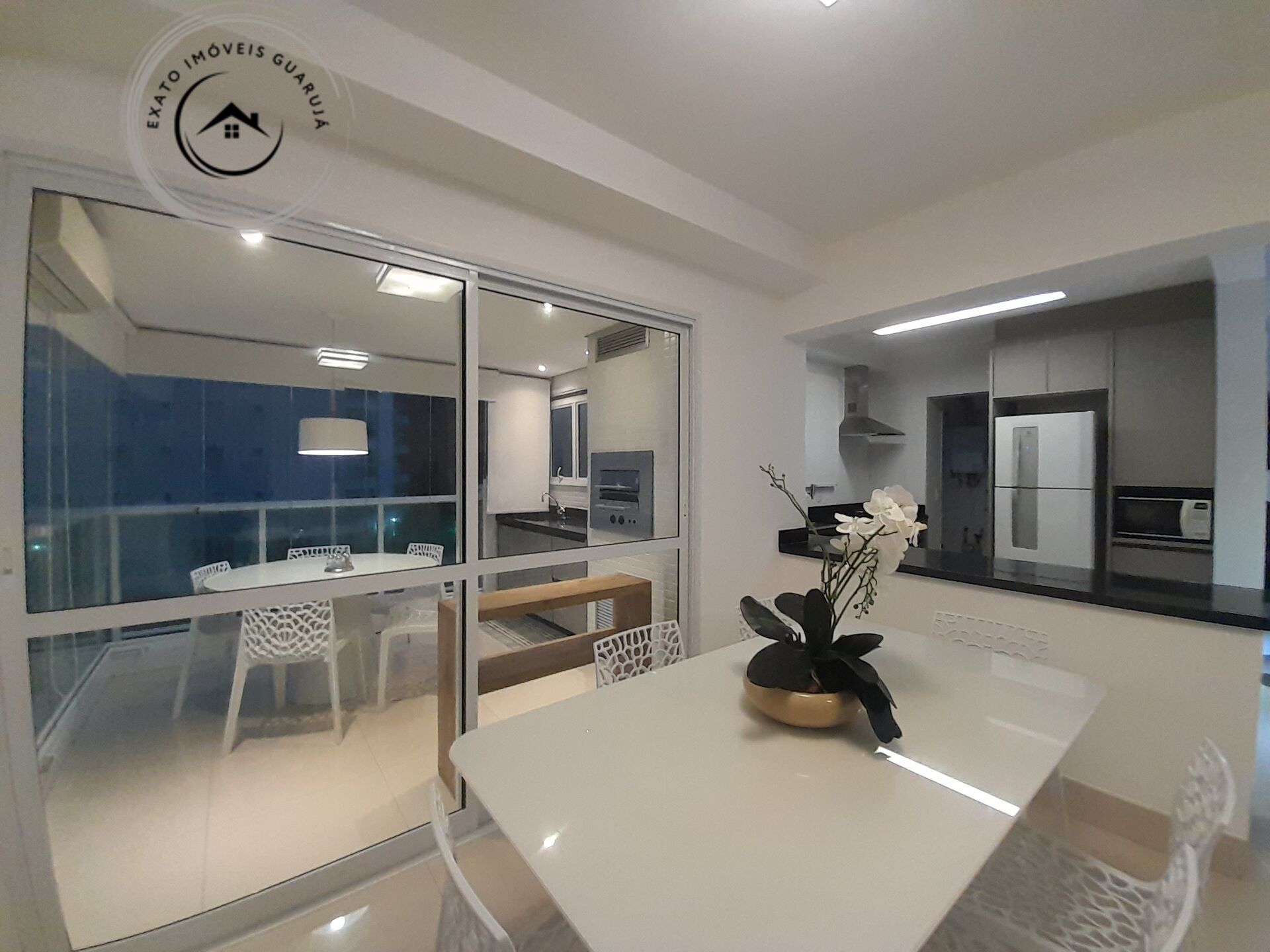 Apartamento alto padrão de 03 dormitórios para locação anual