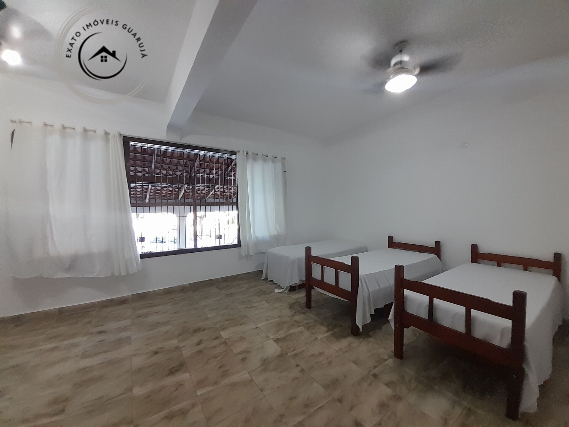 Casa padrão para venda nas pitangueiras.