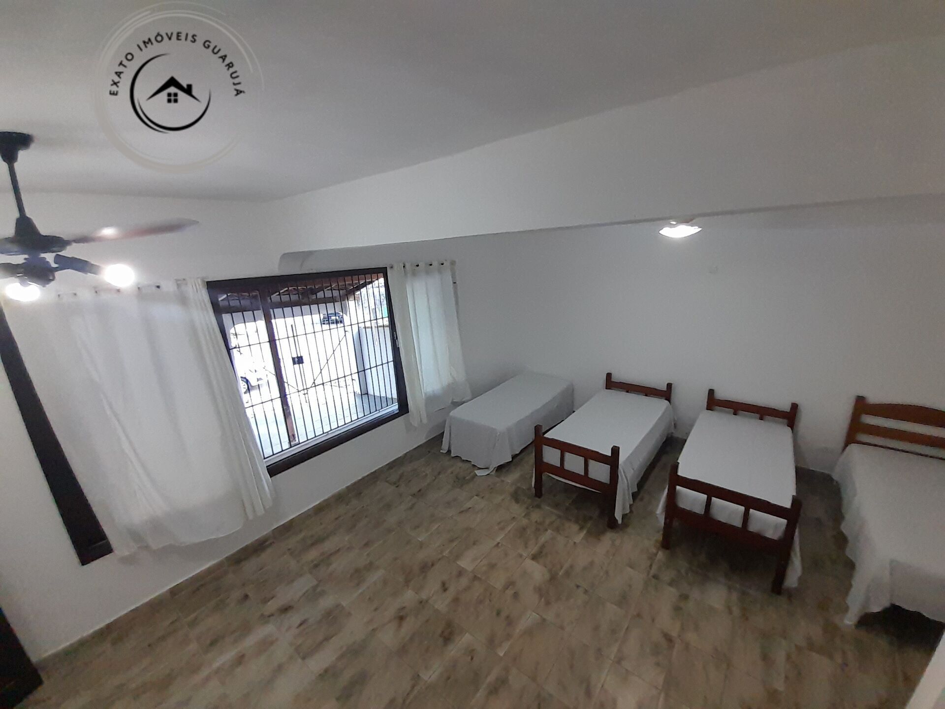 Casa padrão para venda nas pitangueiras.
