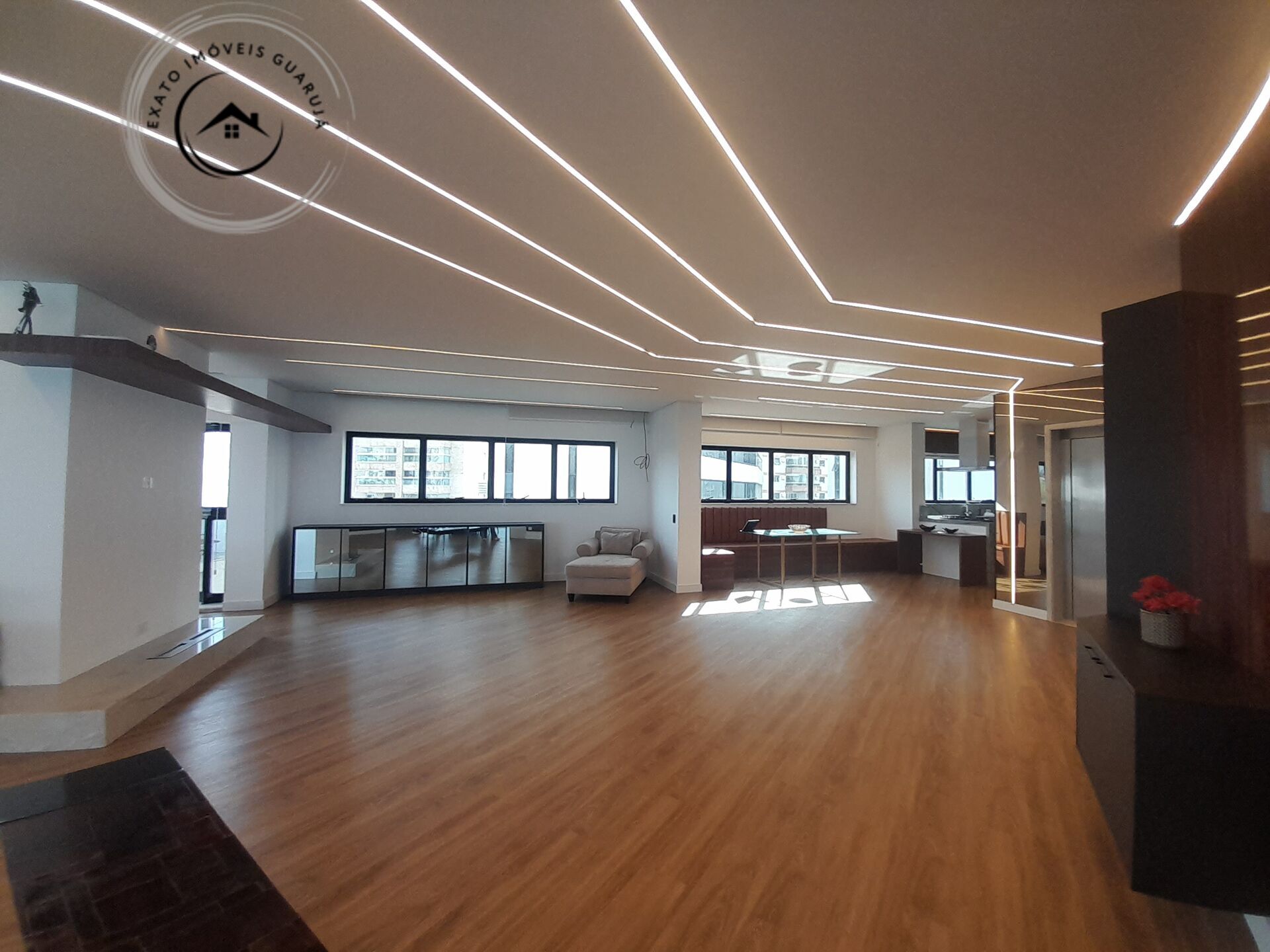 Apartamento padrão debruçado sobre o mar – sofisticação e vi