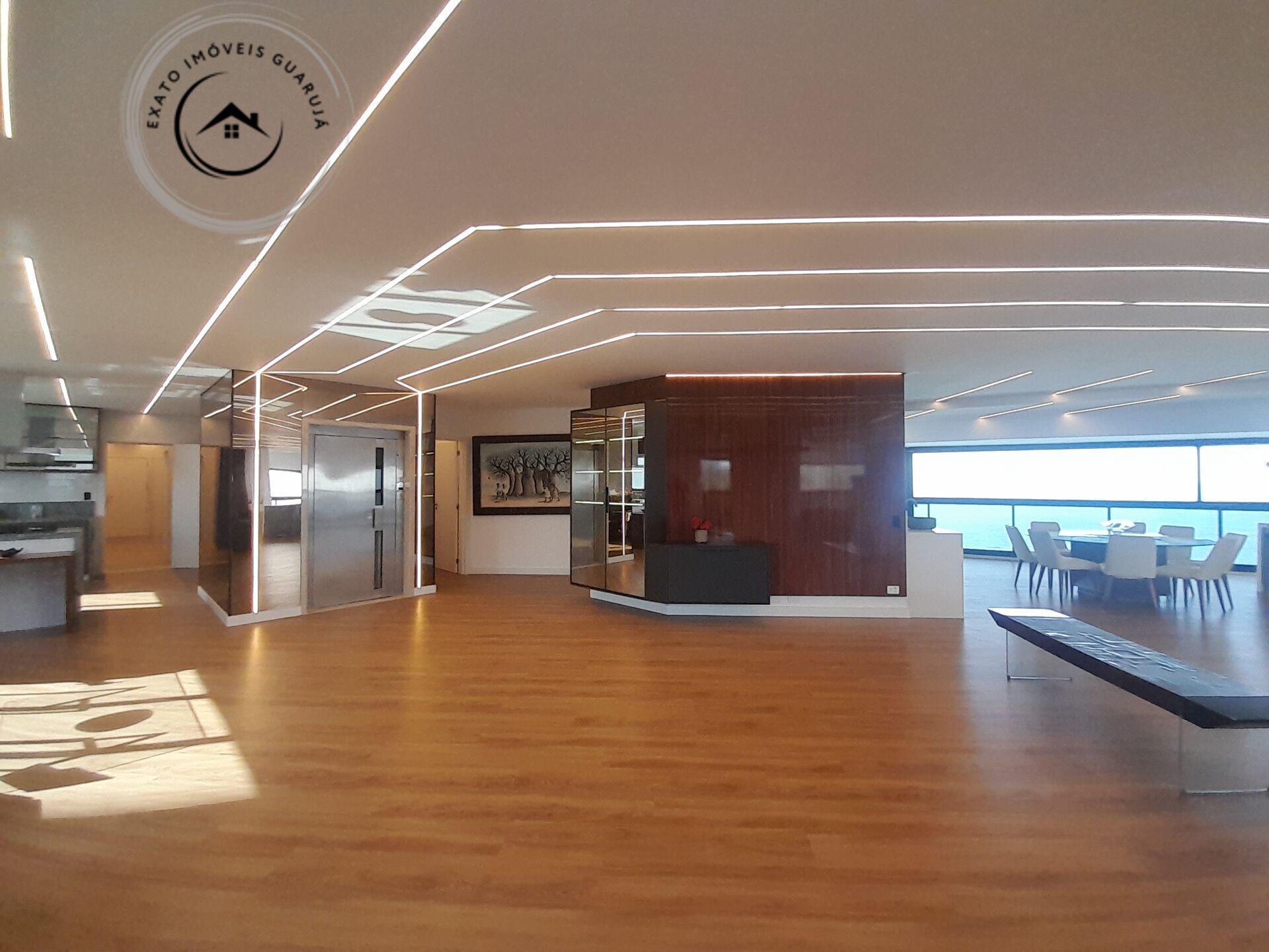 Apartamento padrão debruçado sobre o mar – sofisticação e vi