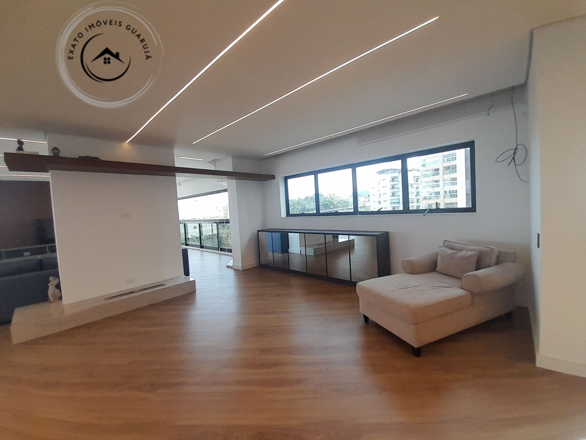 Apartamento padrão debruçado sobre o mar – sofisticação e vi