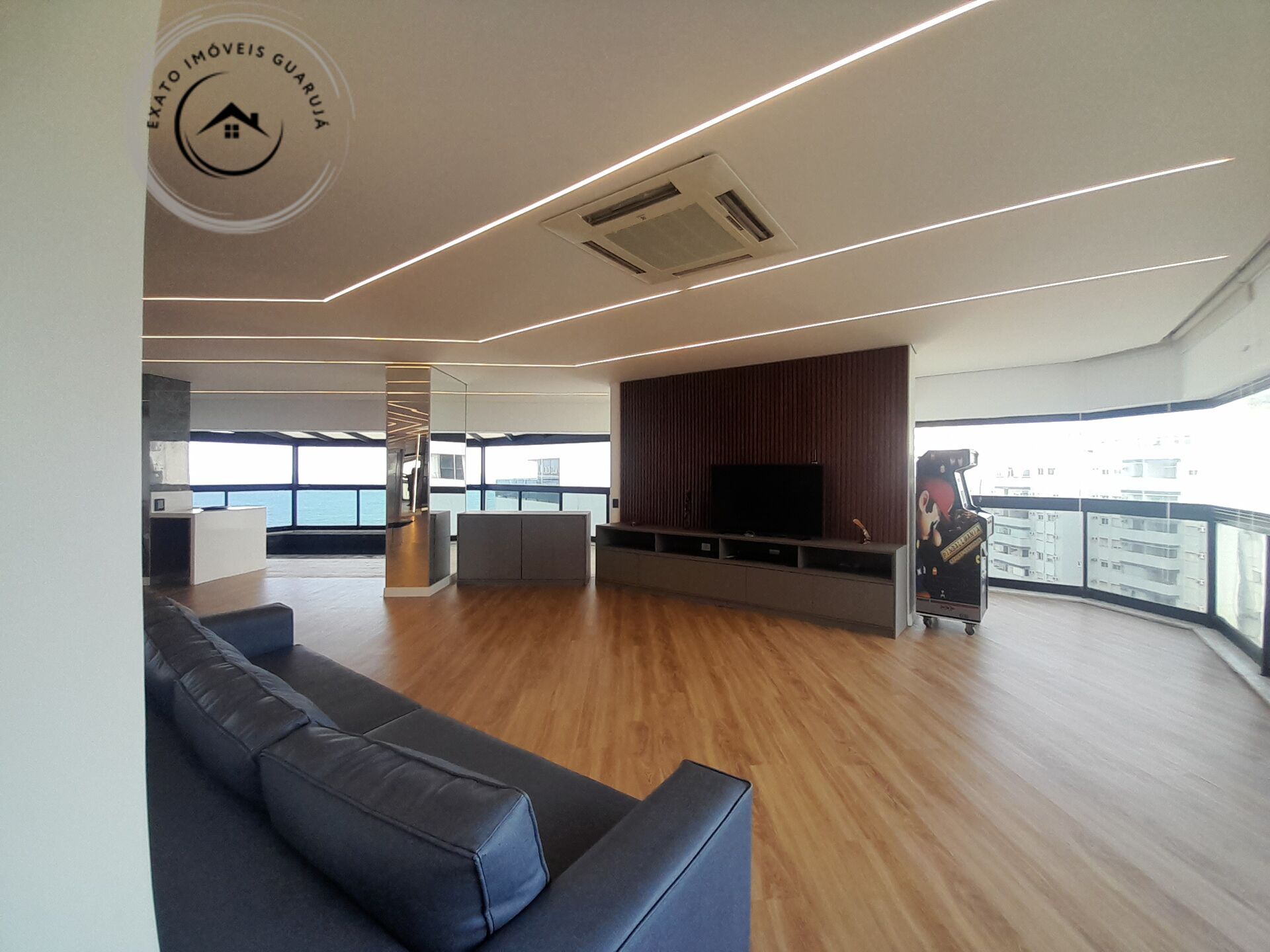 Apartamento padrão debruçado sobre o mar – sofisticação e vi