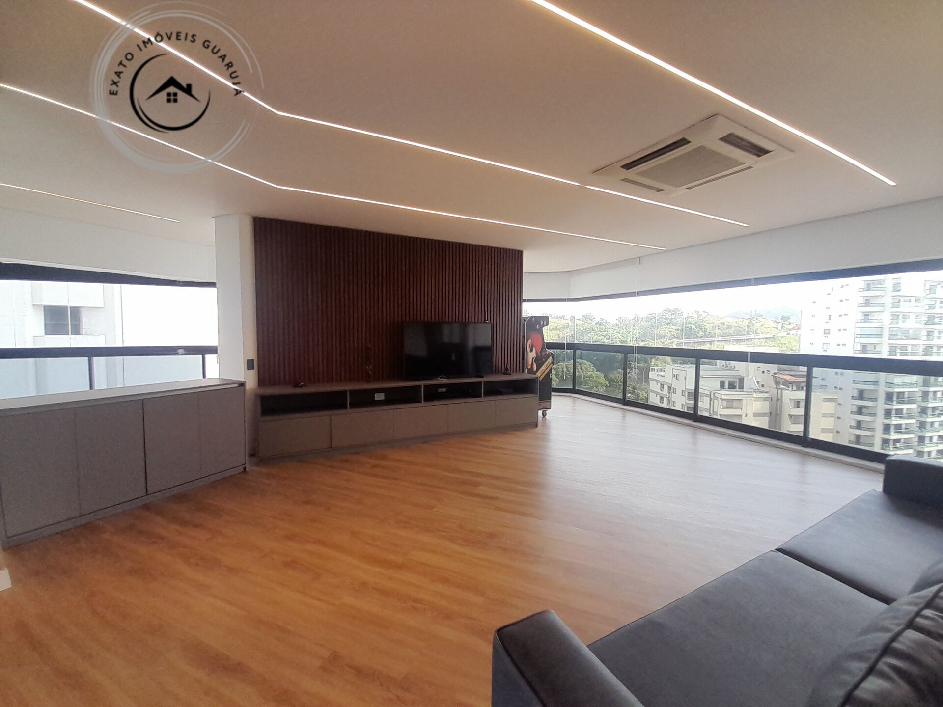 Apartamento padrão debruçado sobre o mar – sofisticação e vi