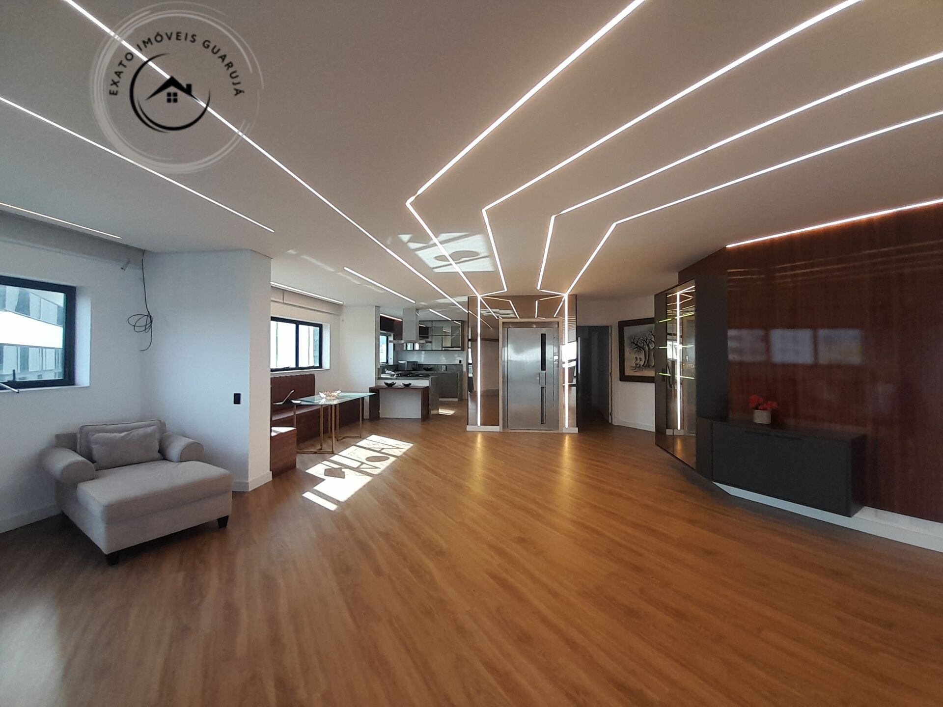 Apartamento padrão debruçado sobre o mar – sofisticação e vi
