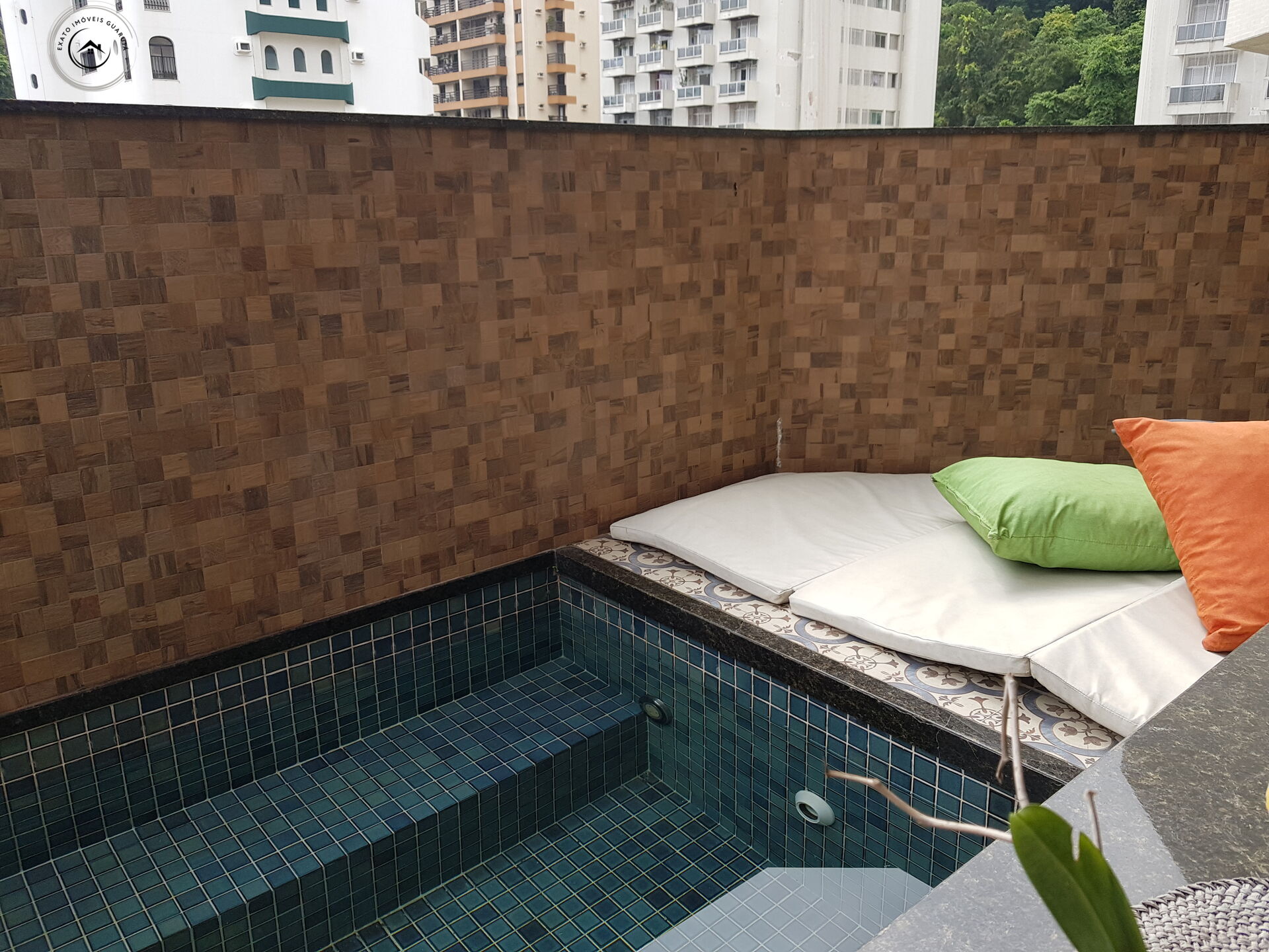 Apartamento padrão de 03 dormitórios para venda nas pitangue