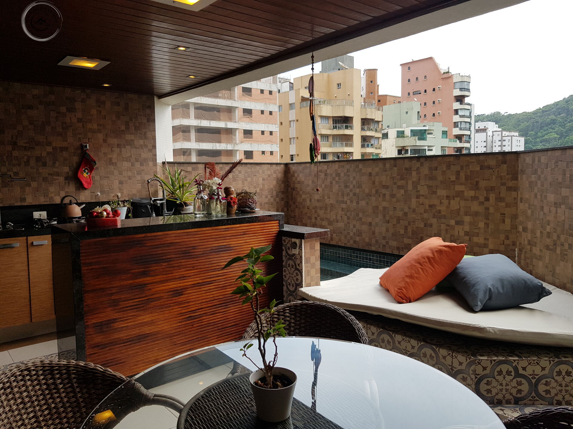 Apartamento padrão de 03 dormitórios para venda nas pitangue