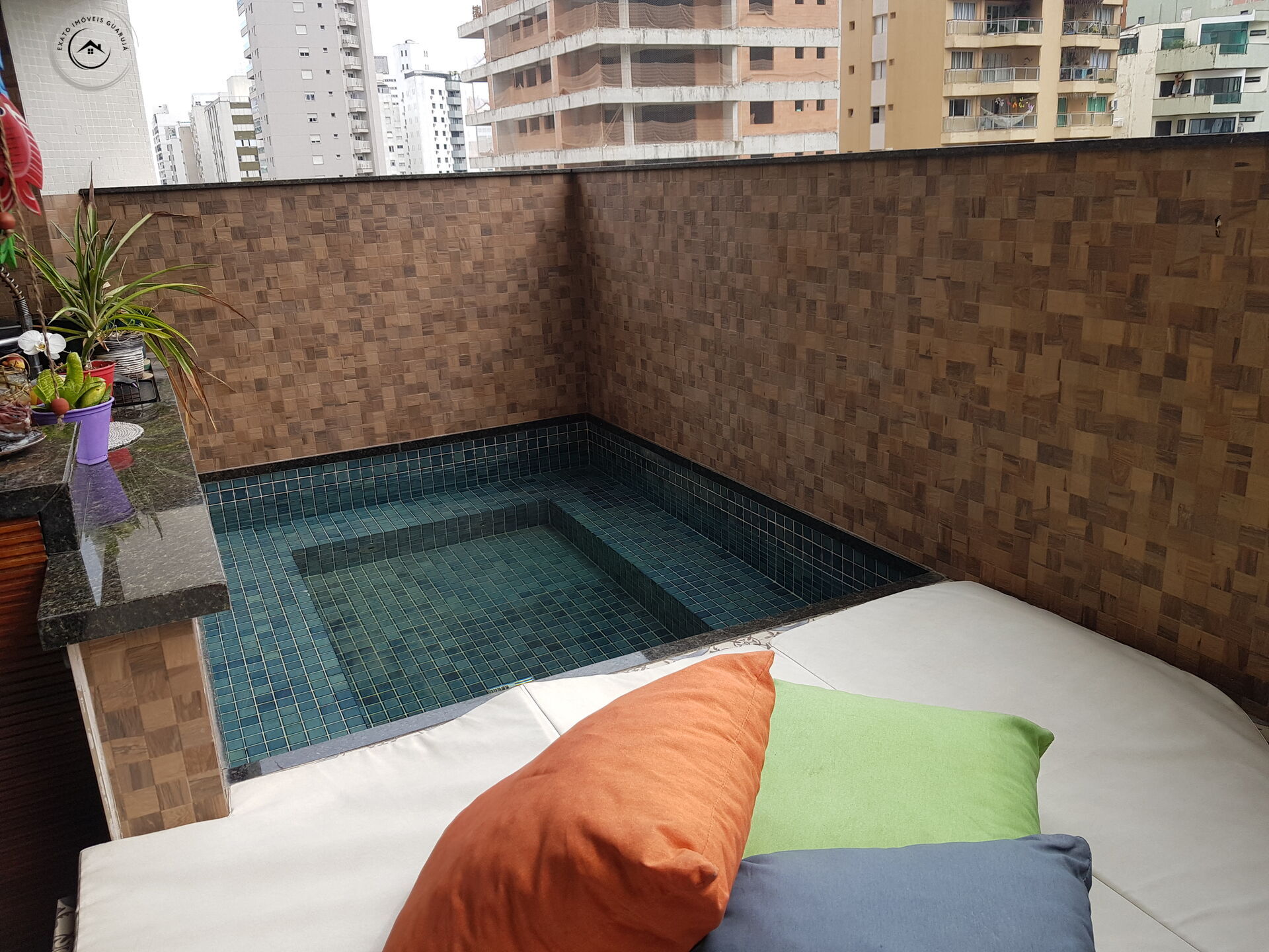 Apartamento padrão de 03 dormitórios para venda nas pitangue