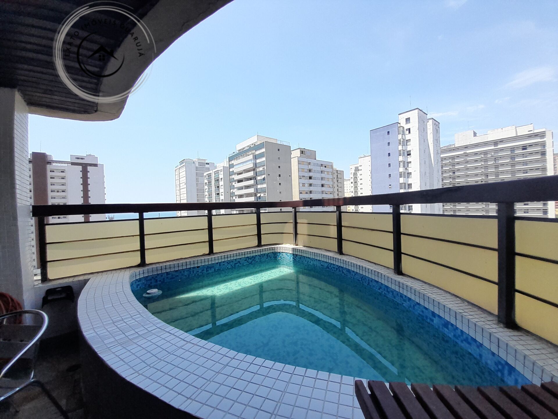 Apartamento padrão de 03 dormitórios para venda nas pitangue
