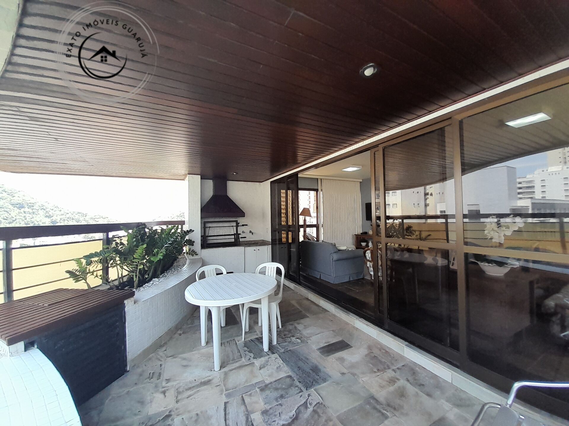 Apartamento padrão de 03 dormitórios para venda nas pitangue