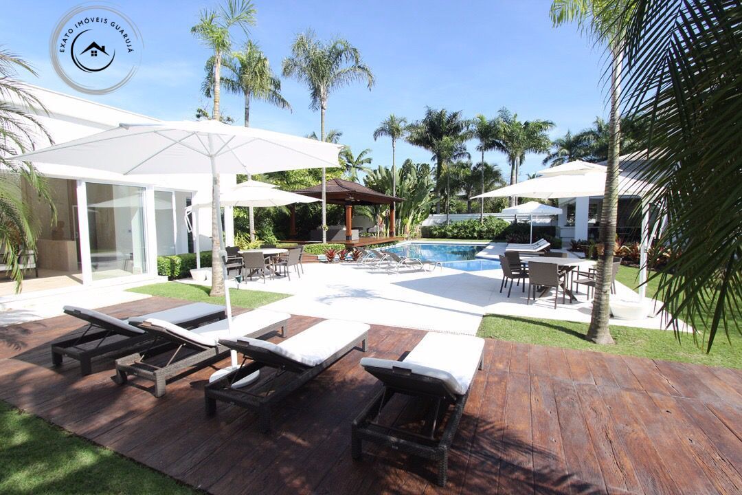 Casa alto padrão de 07 dormitórios no condomínio acapulco.