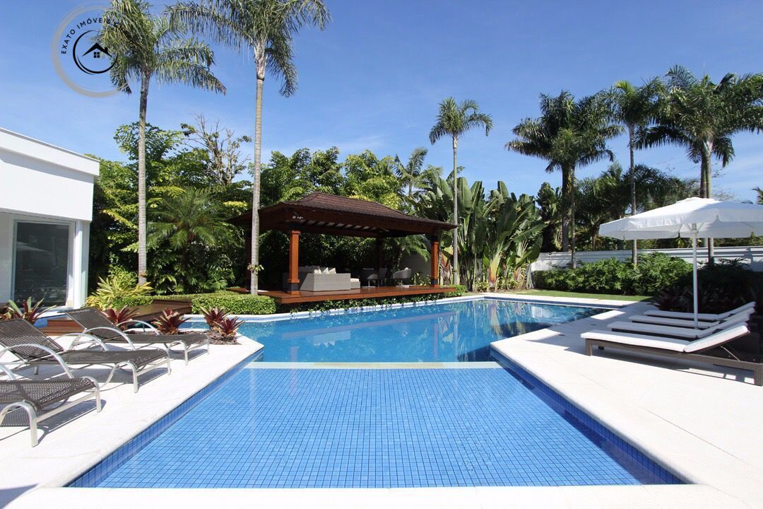 Casa alto padrão de 07 dormitórios no condomínio acapulco.