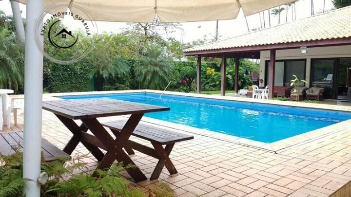 Casa padrão de 05 dormitórios para venda na praia da enseada