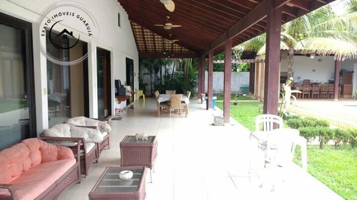 Casa padrão de 05 dormitórios para venda na praia da enseada