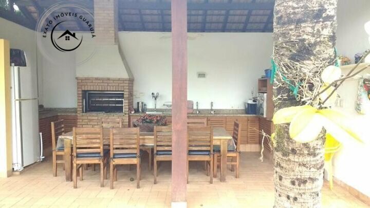 Casa padrão de 05 dormitórios para venda na praia da enseada