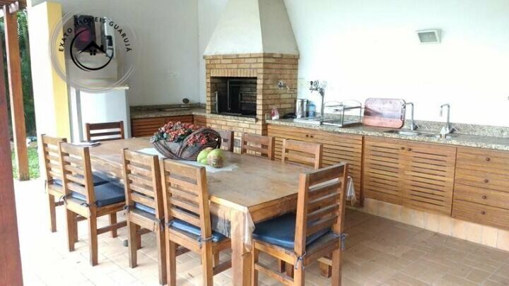 Casa padrão de 05 dormitórios para venda na praia da enseada