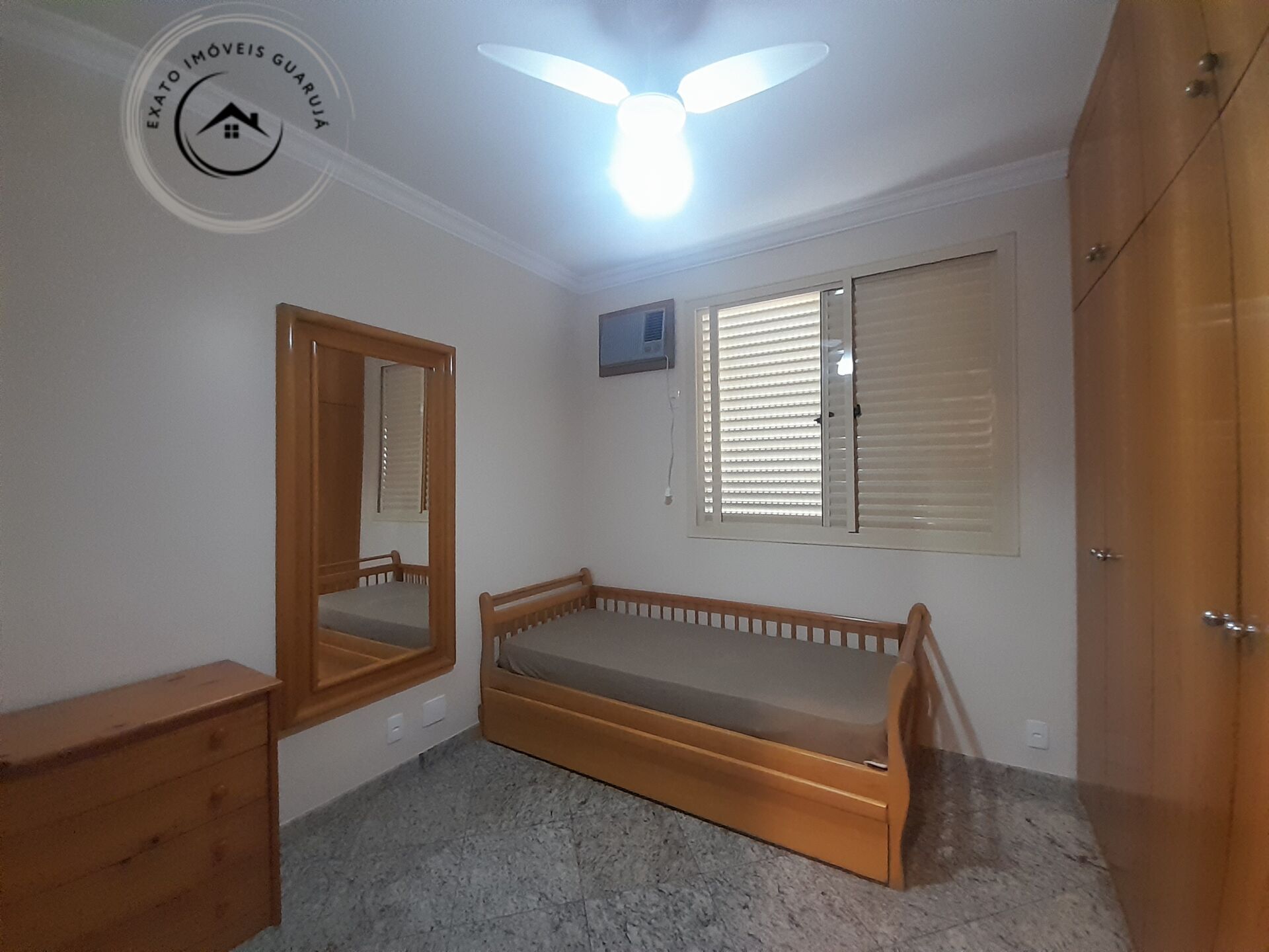 Apartamento padrão de 02 dormitórios para locação anual na p
