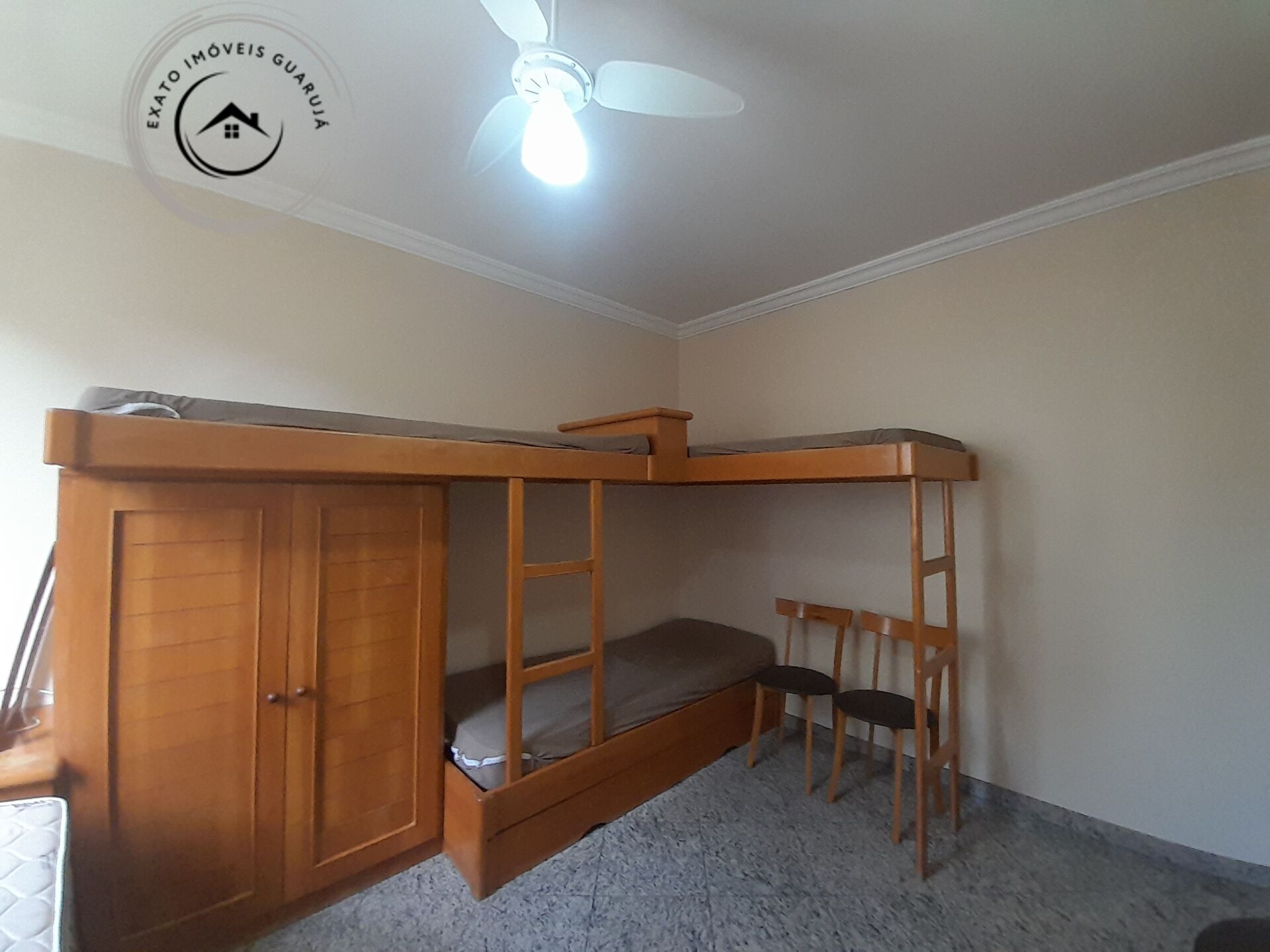 Apartamento padrão de 02 dormitórios para locação anual na p