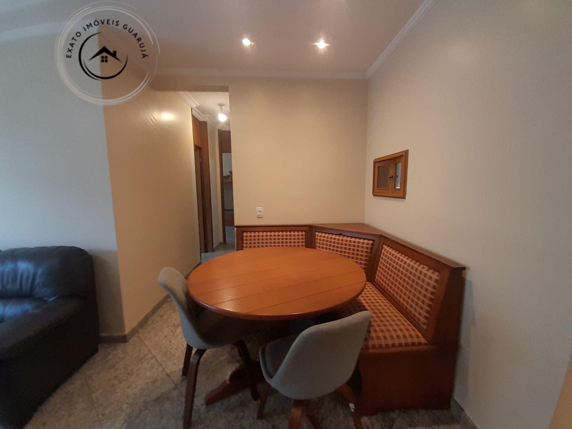 Apartamento padrão de 02 dormitórios para locação anual na p