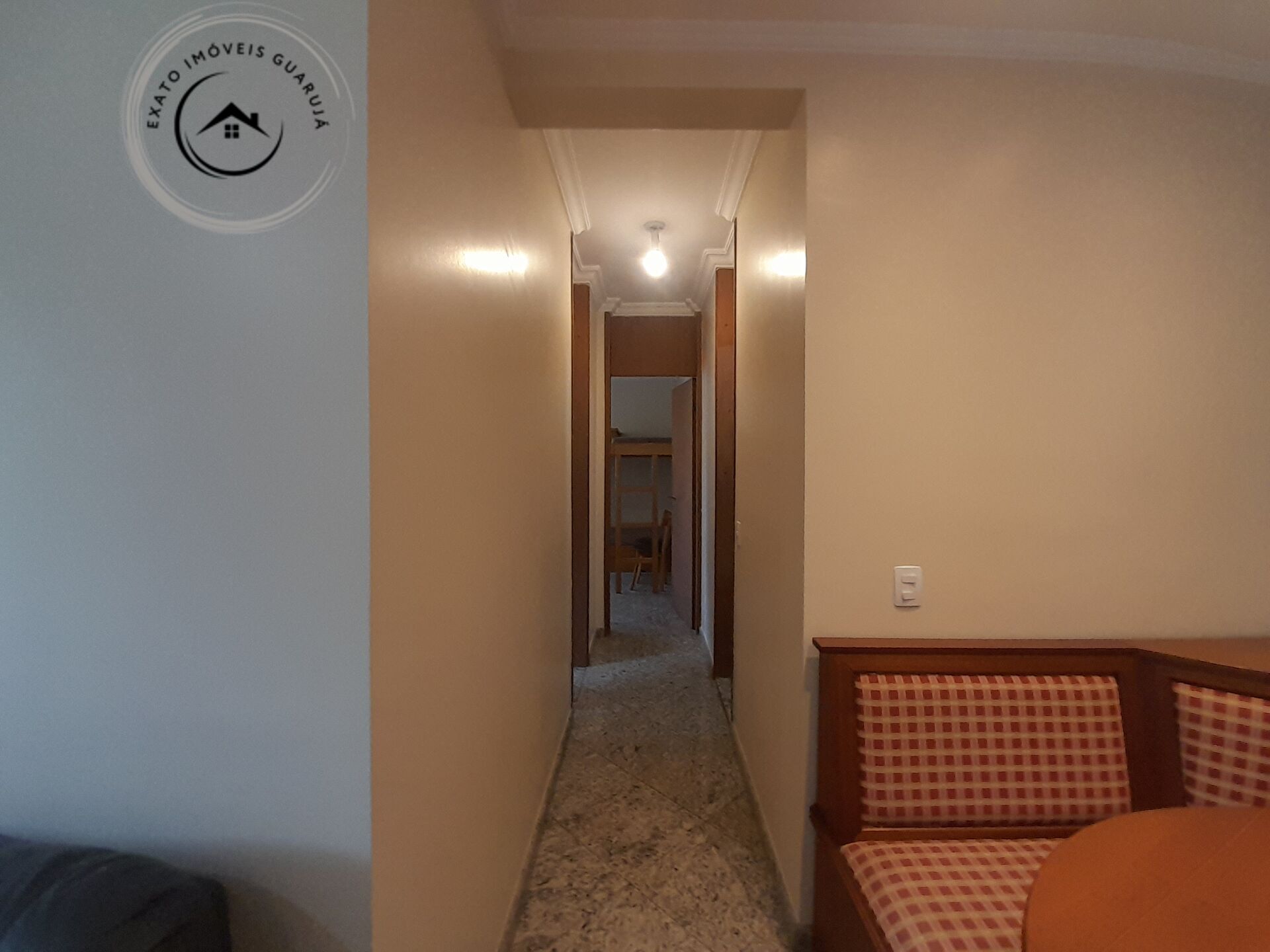 Apartamento padrão de 02 dormitórios para locação anual na p