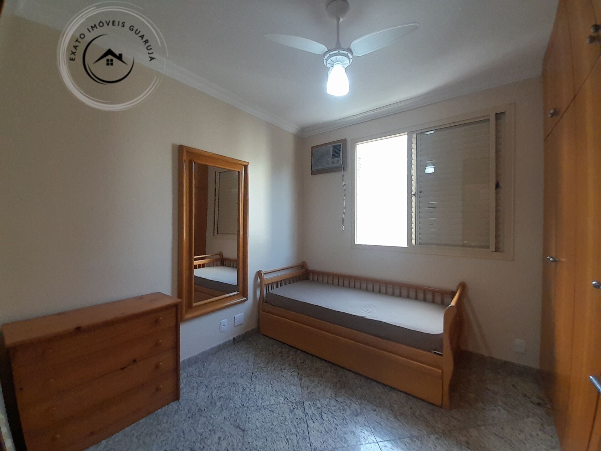 Apartamento padrão de 02 dormitórios para locação anual na p